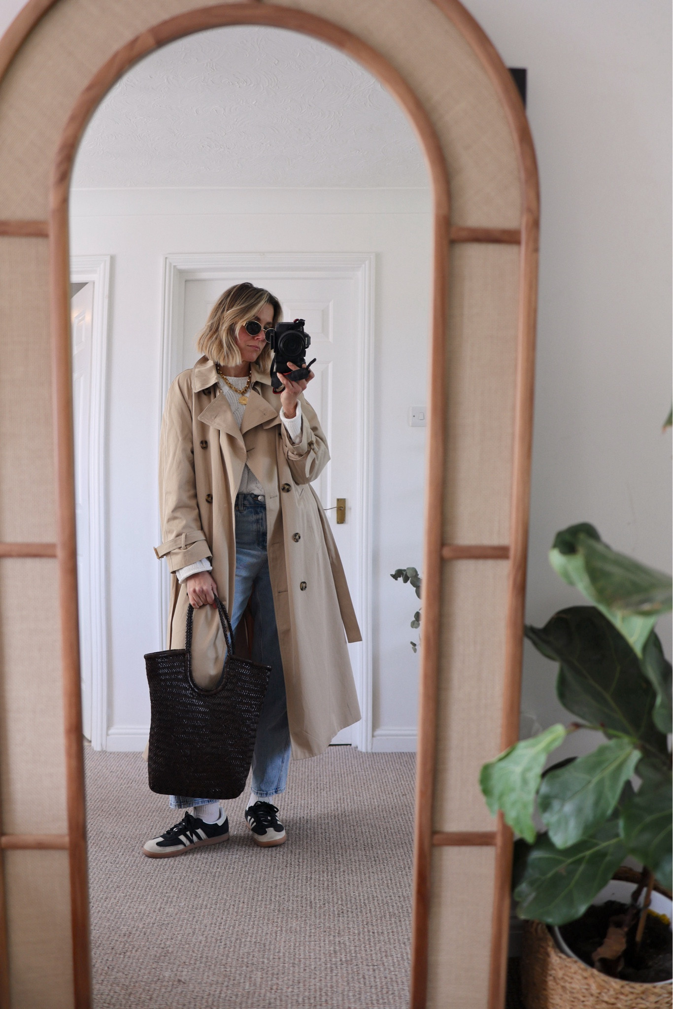 Trench coat
Woven leather bag
Adidas samba
Barrel jeans 
Spring knitwear 

#LTKstyletip #LTKSeasonal #LTKeurope