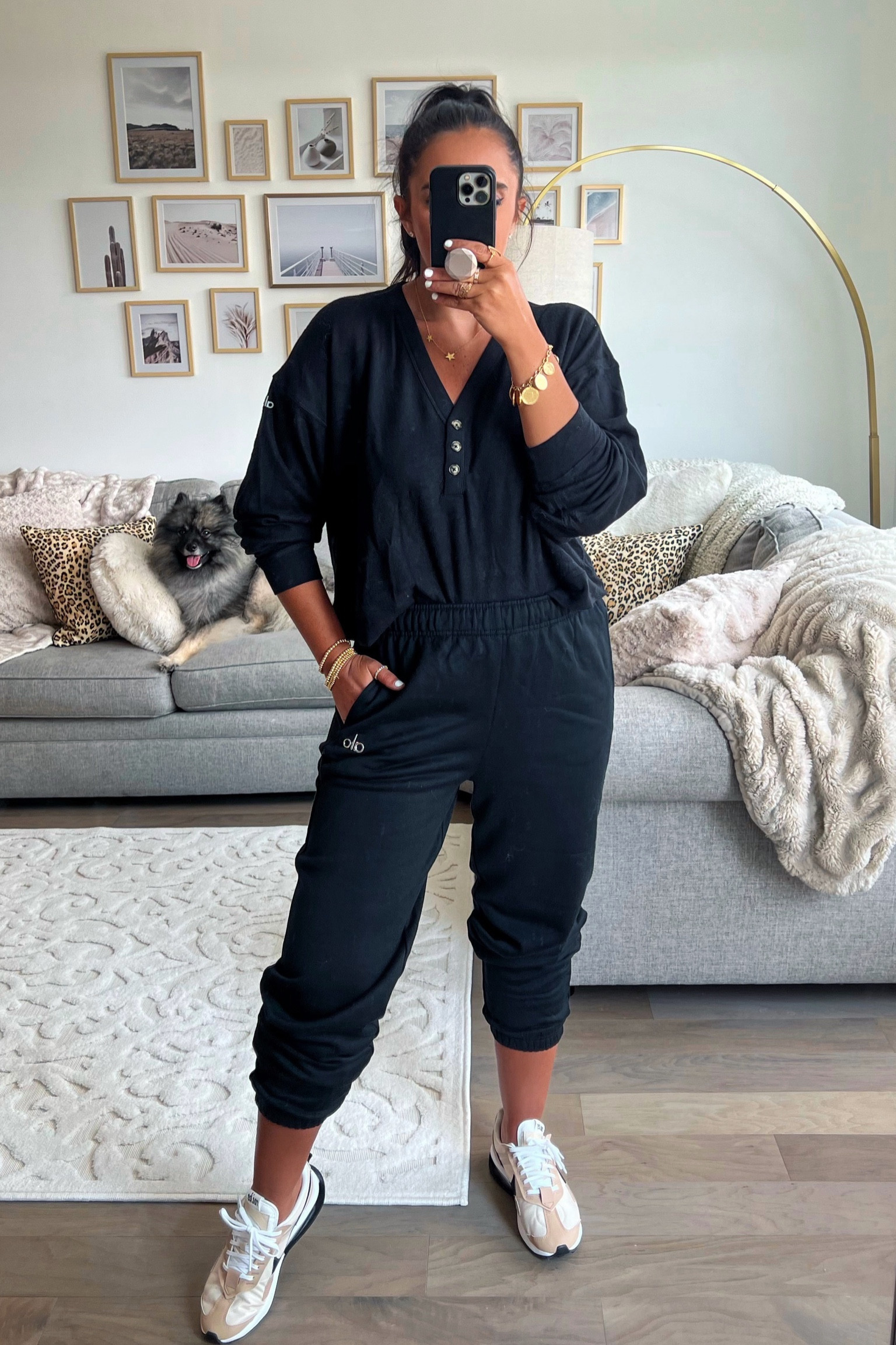 Alo joggers and top wearing size small 