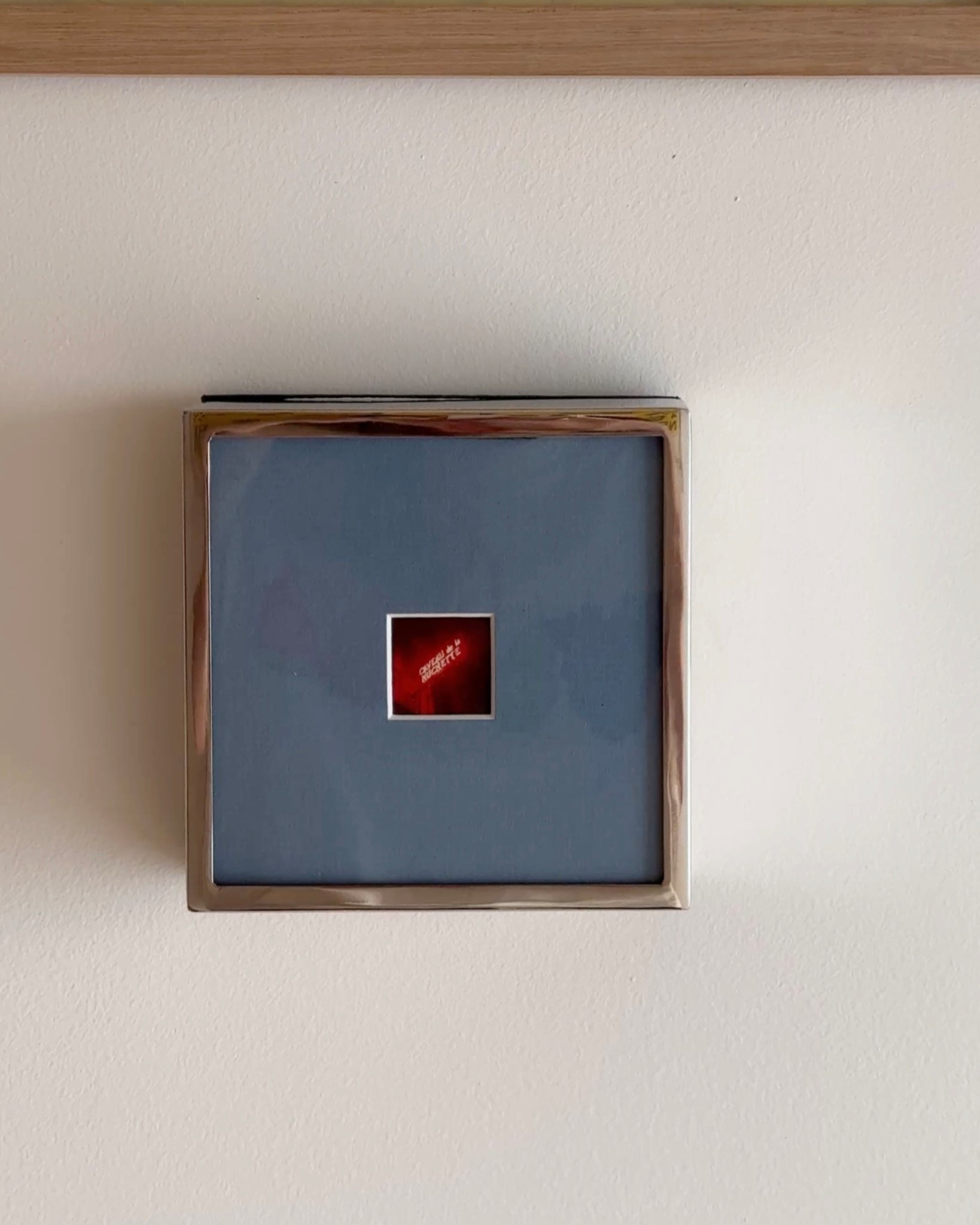 Tiny chrome picture frame #pictureframes #apartmennttherapy


#LTKHome