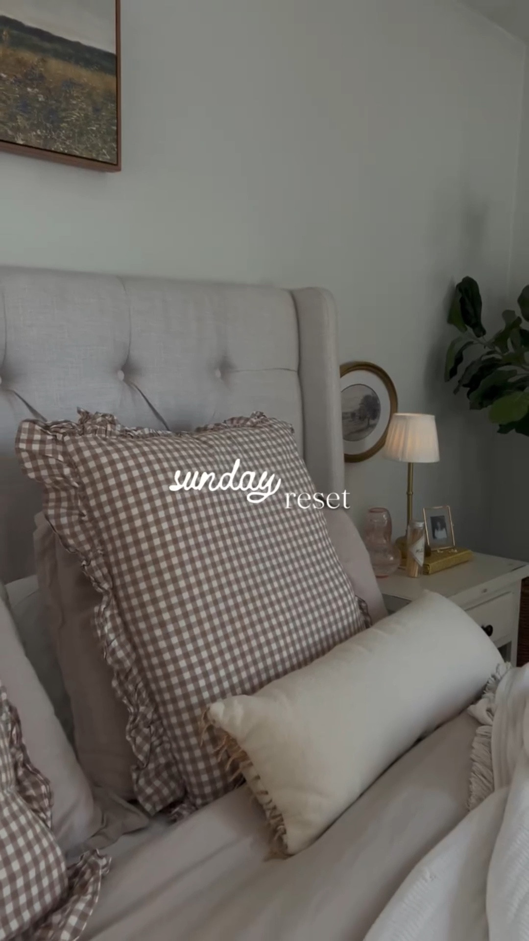 Here are your easy ways to do a SUNDAY RESET 🥰 also: you can do this any day of the week.

• dust your bedside table
• wash your water cups and maybe get a cute decanter (!!!)
• organize your bedtime medications
• phone + charger out of reach of the bed!!!
• make your bed and fluff your pillows 
• vacuum near your bedside floor and set aside cozy socks for comfy nights 
• clean out your bedside table drawers 
• put out an object you love: a plant, a photo of a loved one, or a pretty jewelry dish.

Bedtime routine, bed side table, self care, Sunday routine, weekend routine, easy clean up, organization tips, January refresh tips, January clean ideas