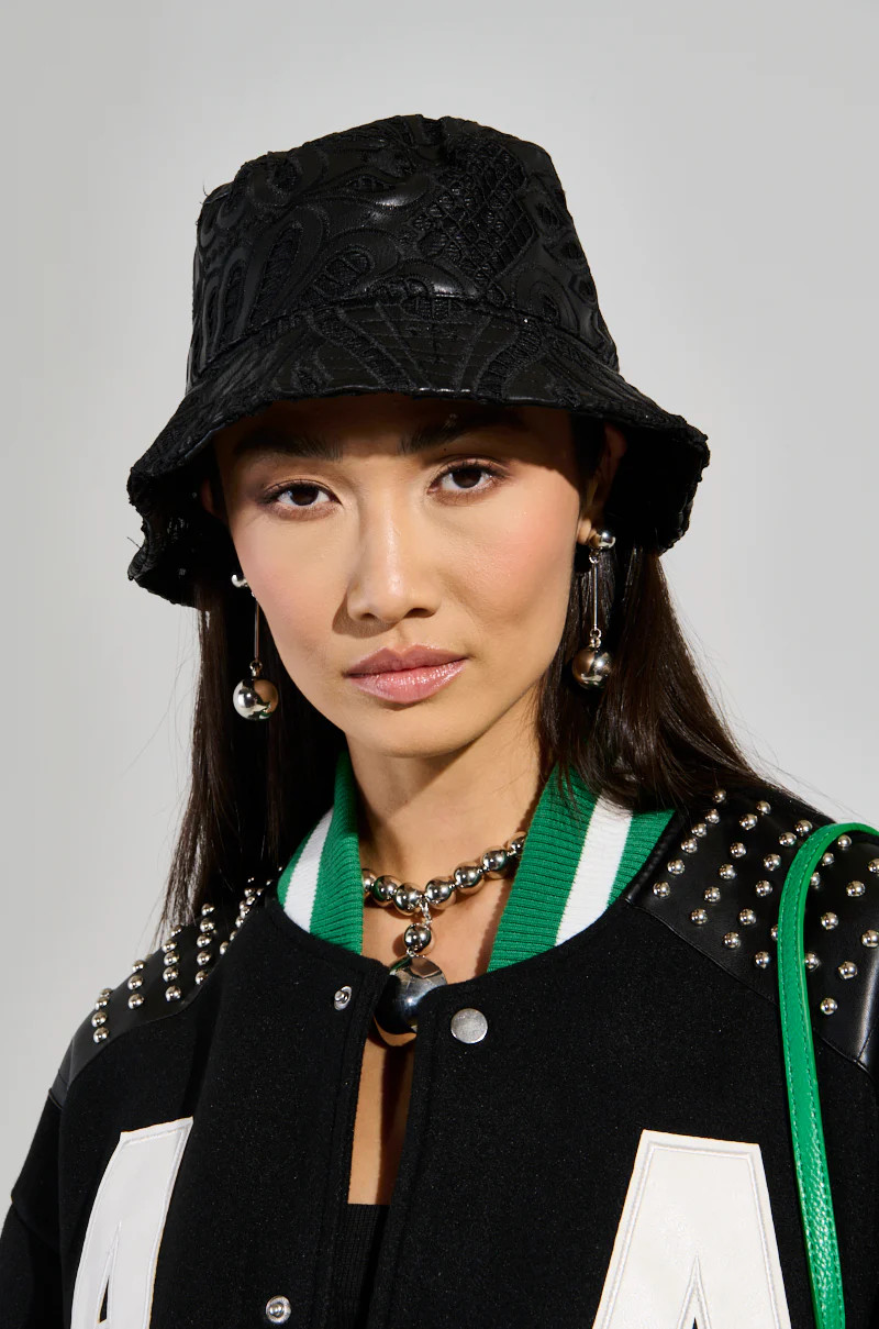 RUNWAY BUCKET HAT | AKIRA