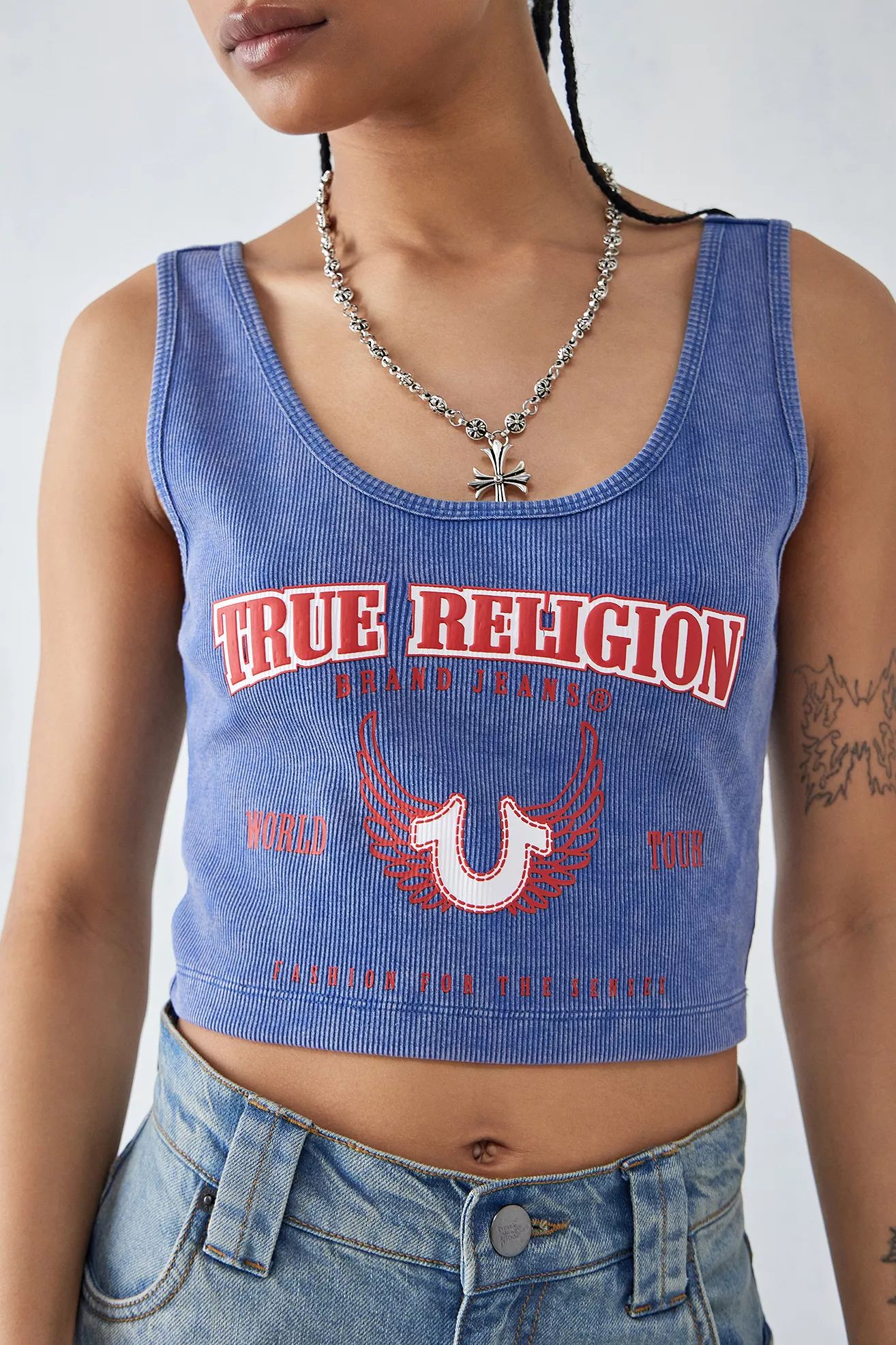 True Religion – Acid-Wash-Trägershirt in Blau | Urban Outfitters (EU)