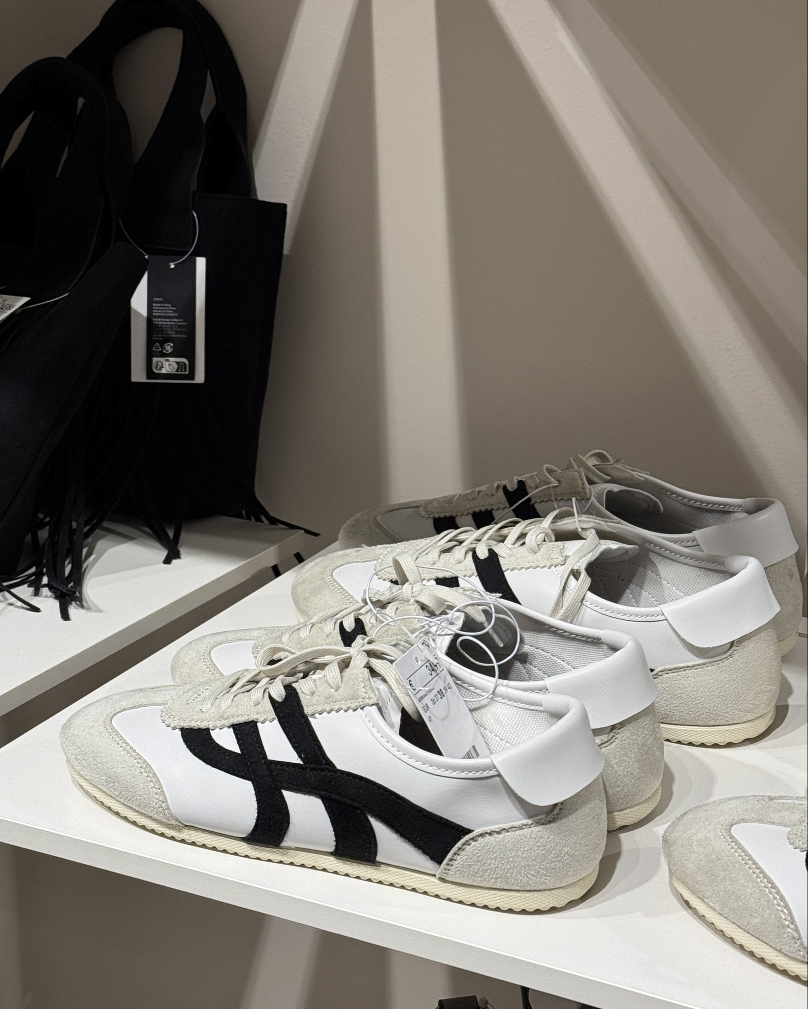 considering buying them because trainers are such a consumable item, and since you wear them a lot, they wear out quickly. These are very inexpensive, costing €35 in the store and €27.90 online,  very affordable. You won't have to baby them, and they're also very soft. I tried them on

#springsneakers #springtrainers 

#LTKdeutschland #LTKshoes #LTKeurope