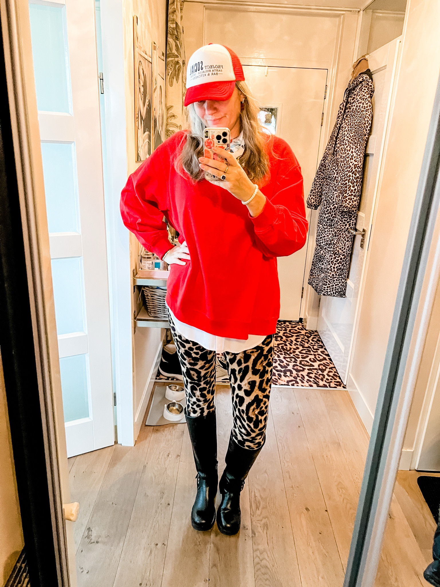 Ootd - Friday. Oversized red sweatshirt, shirt skirt, leopard leggings, satin scarf, trucker cap and biker boots. 



#LTKeurope #LTKnederlands #LTKwinter