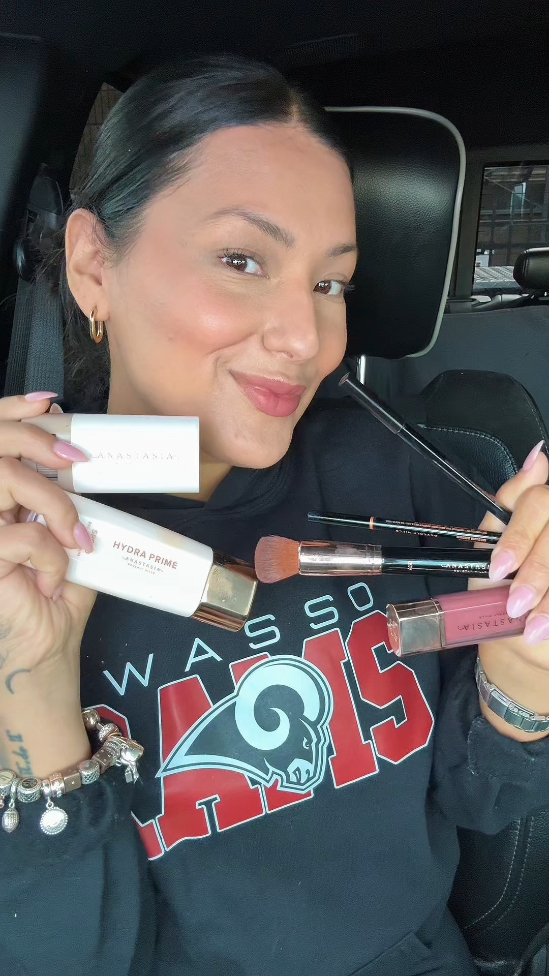 Full face with @anastasiabeverlyhills (besides concealer & mascara 👀). Definitely need to add those to my collection! Loving this skin tint though—it leaves my skin looking so flawless 😍👌🏾 You need it!