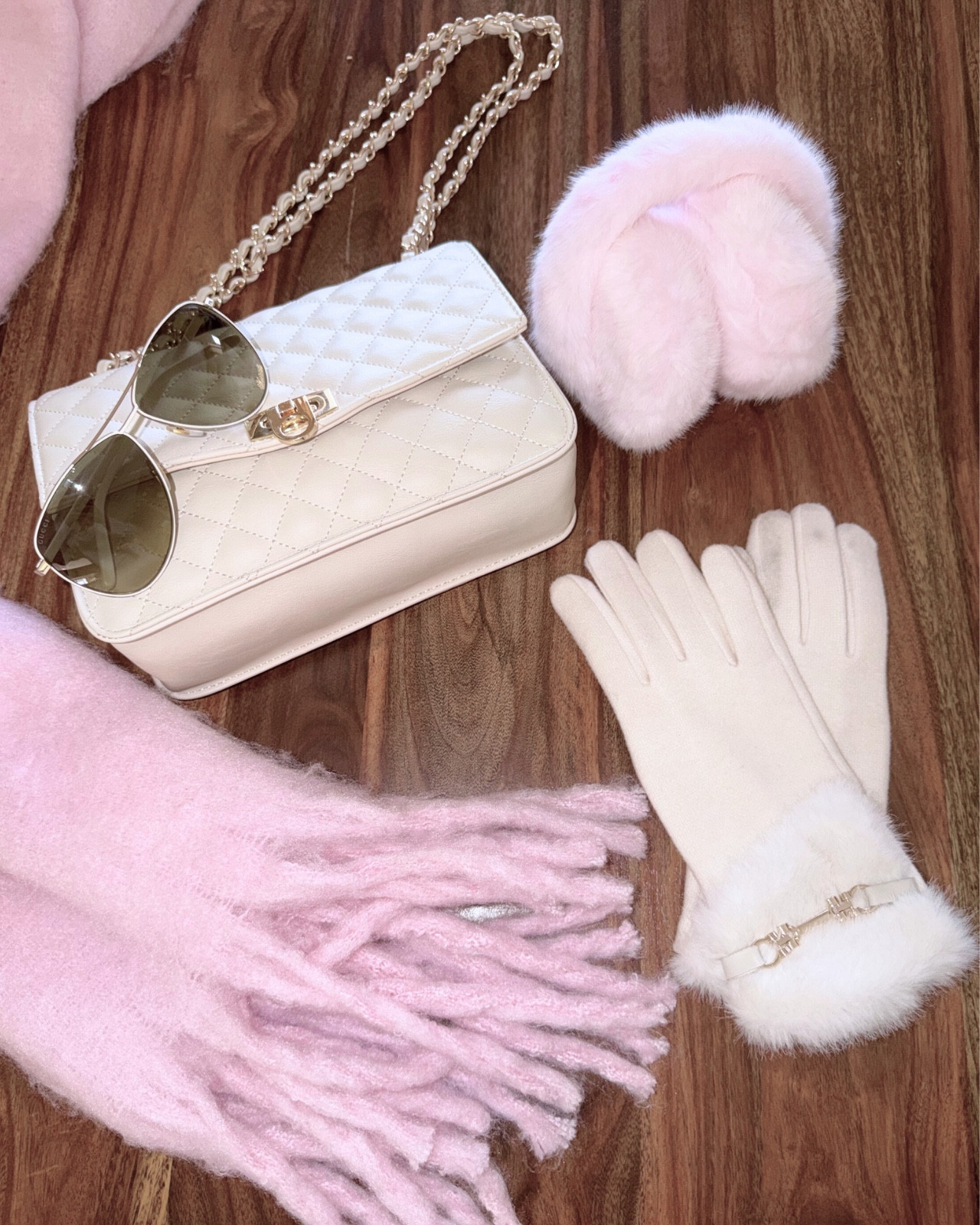 après-ski essentials ❄️🩷

#LTKTravel #LTKSeasonal #LTKootd