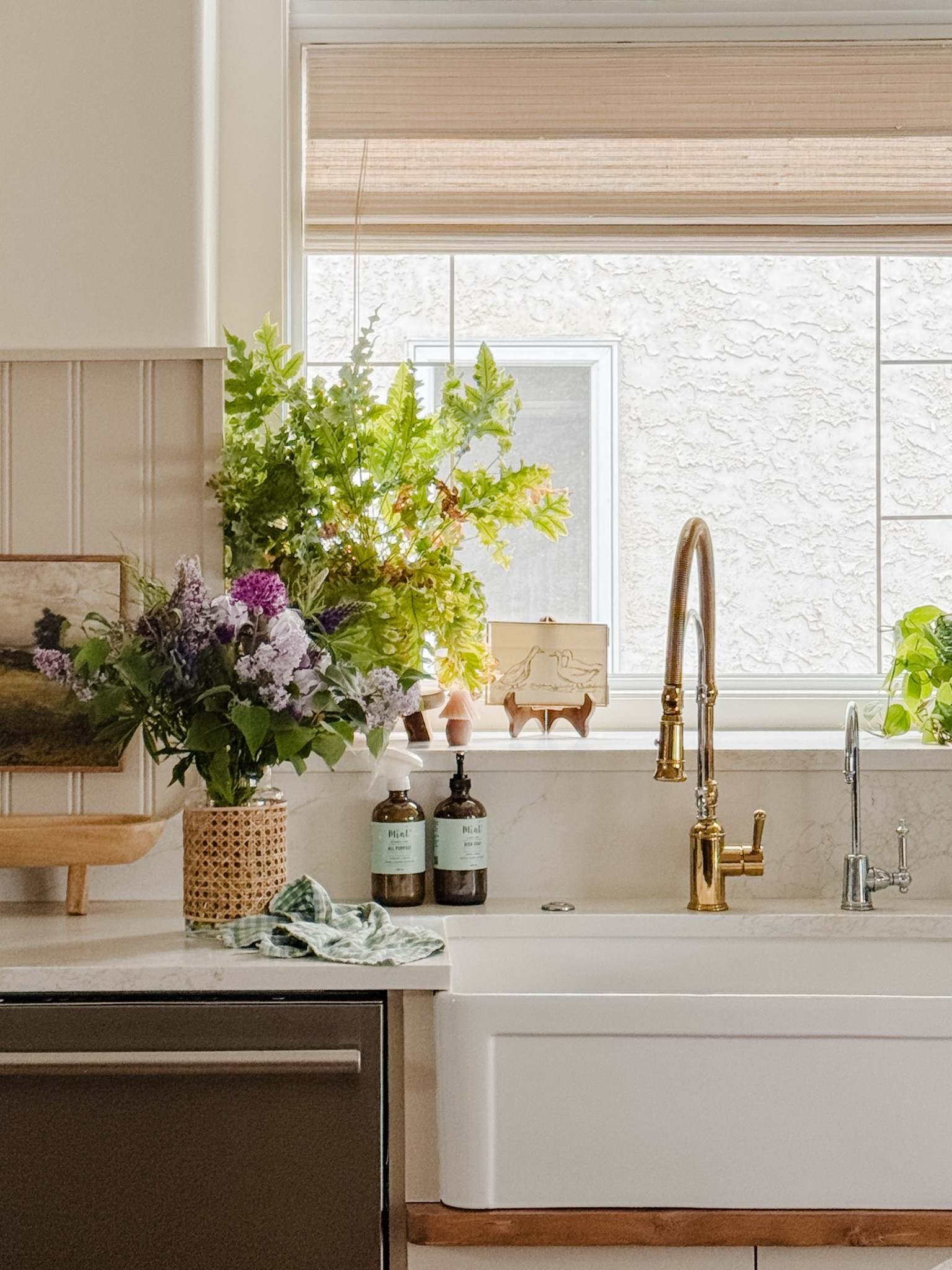 Modern cottage kitchen farmhouse sink, gold faucet, twopages blinds, wainscoting,  beadboard 

#LTKHome