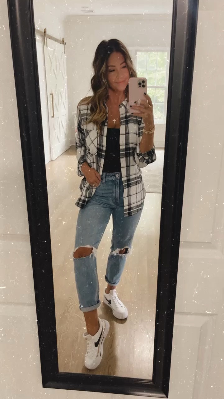 Abercrombie mom fit

#LTKshoecrush #LTKcurves #LTKSeasonal