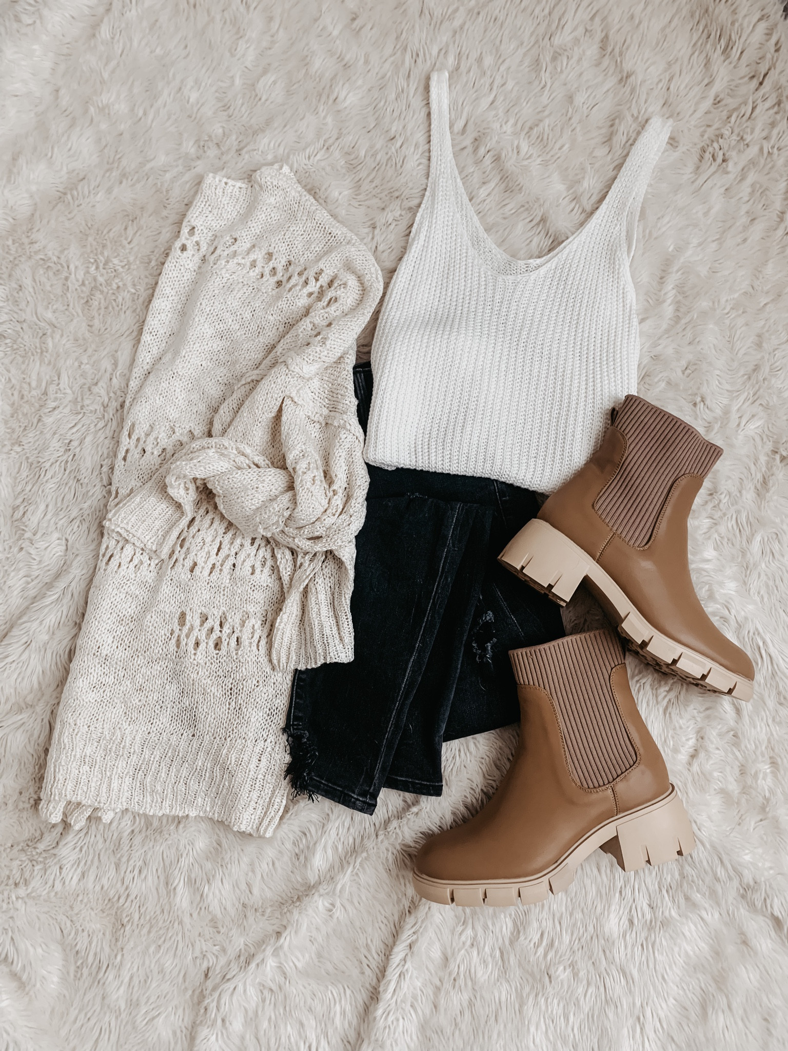 Minimalist fall outfit ideas ☕️ 
These staples are on repeat during fall, linking them all for you! 


#LTKworkwear #LTKSeasonal #LTKunder50