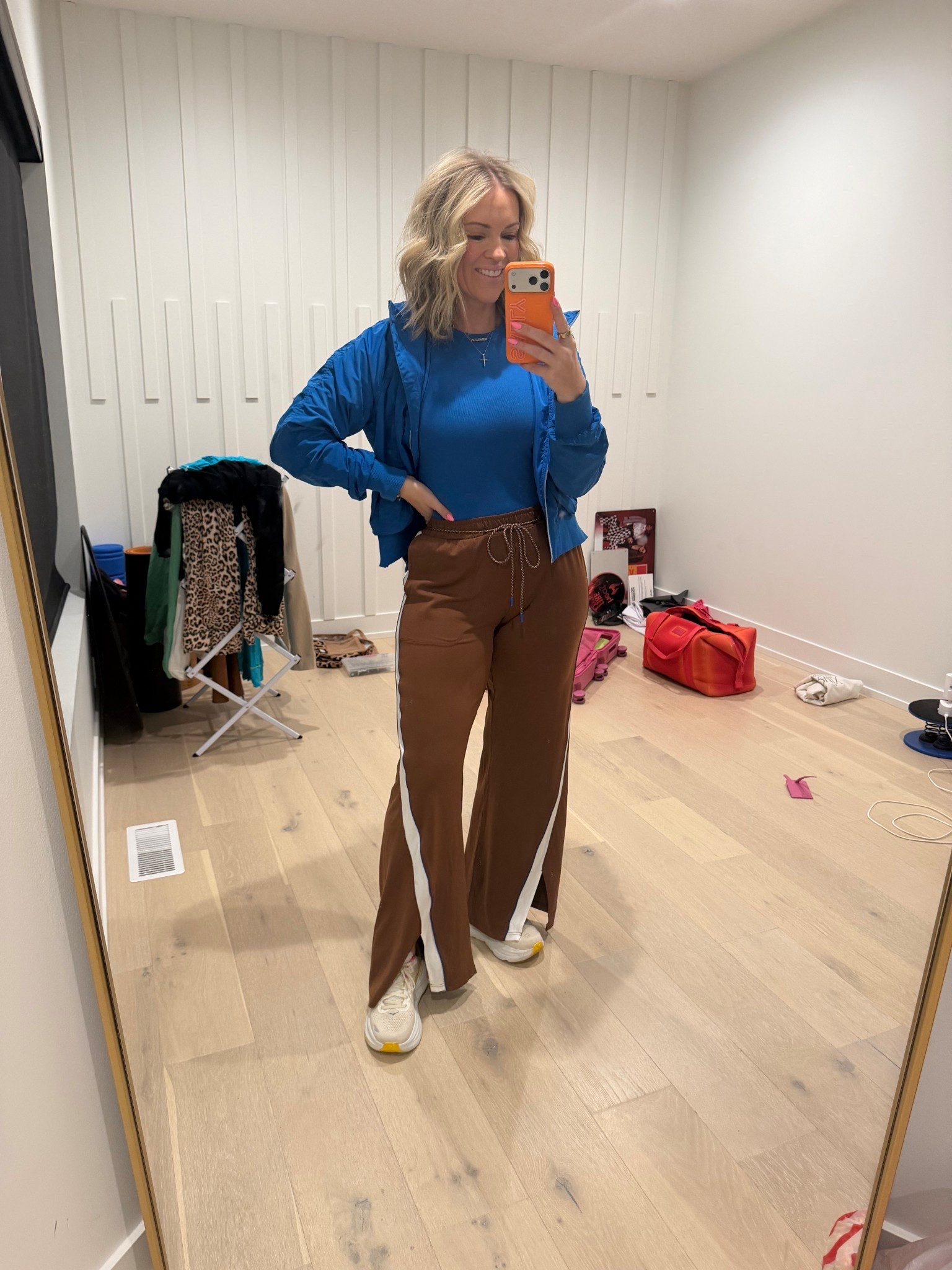The cutest new track pants! 

Size small! Come in 5 colors! Brown �yup

#LTKmorningroutine #LTKdayinmylife #LTKfitnessgoals