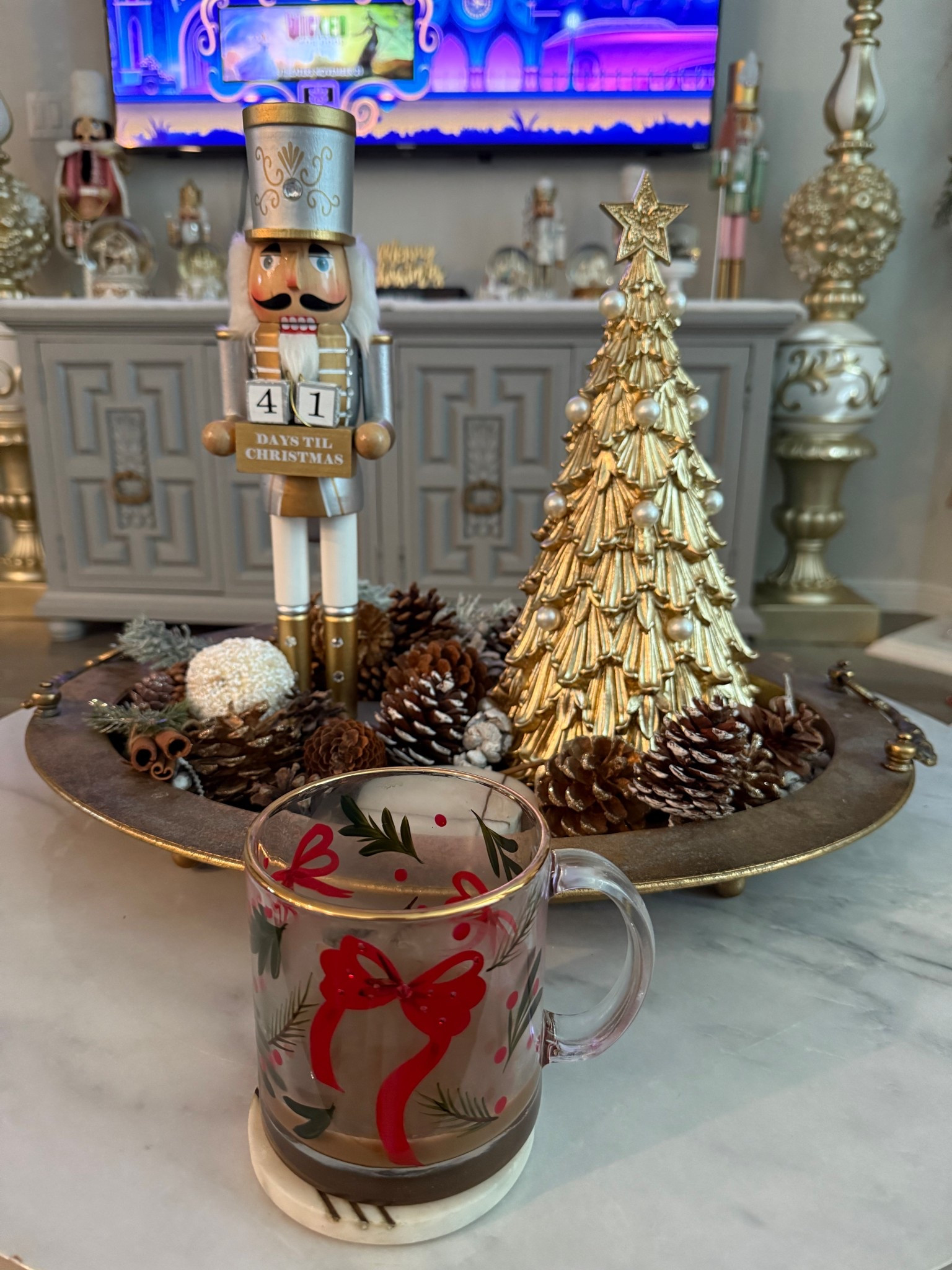 Pretty things I’ve added to my Christmas collection this year! Absolutely love this gold tree with pearls! 