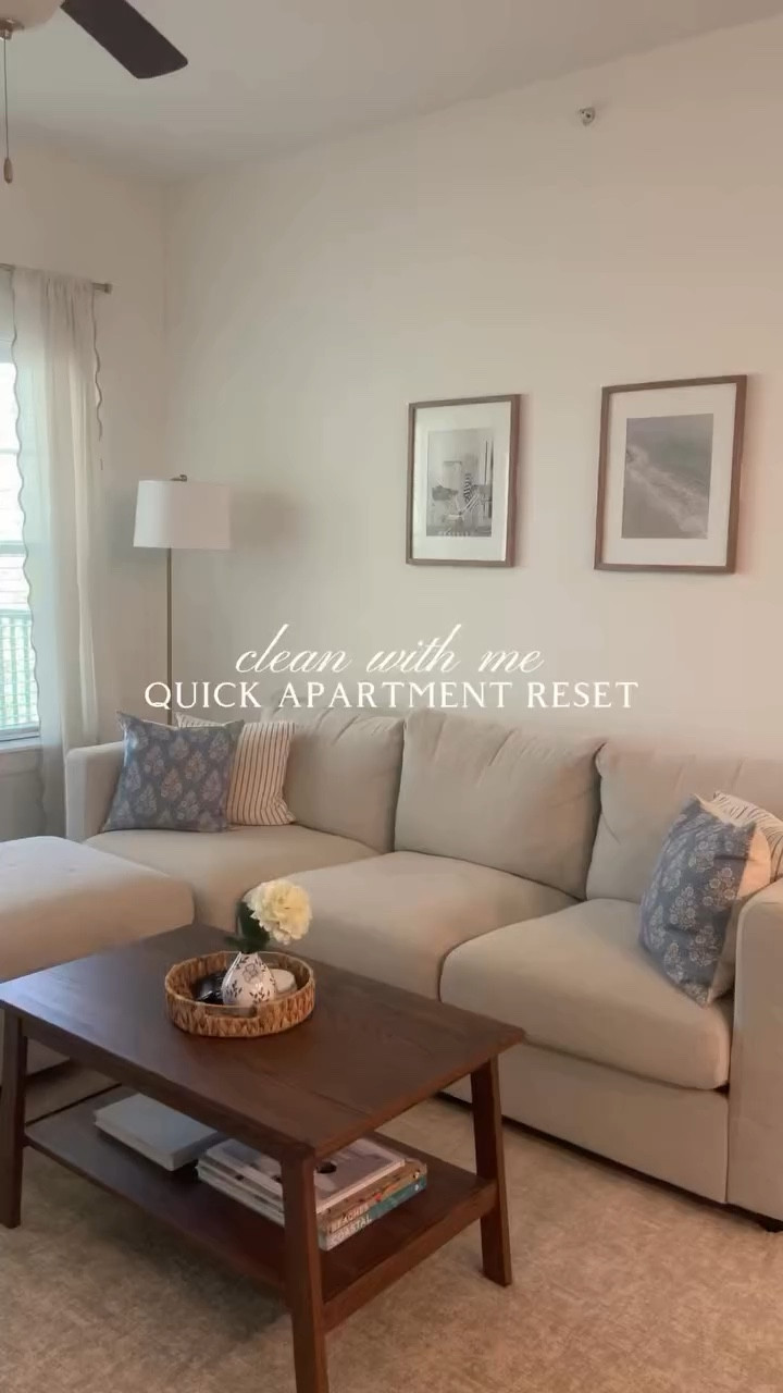 monday reset 🧺🫧 getting back in the swing of things before another busy work week! How was everyone’s weekend?

#cleanwithme #mondayreset #resetroutine #cleaningroutine #resetday