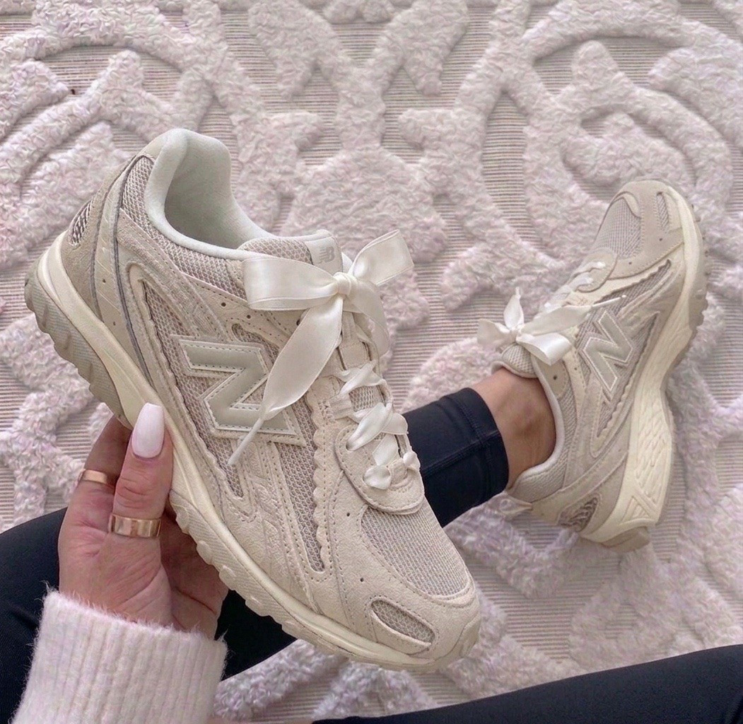 these are giving the perfect mix of sporty and elevated, and the neutral sea salt color goes with literally everything. 🤍 they run true to size and are the kind of sneakers you’ll reach for whether you’re heading to the parks, traveling, or running errands.