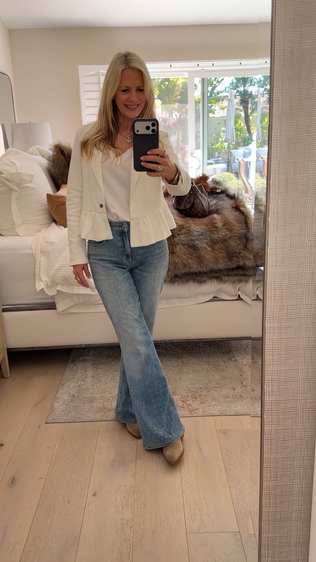 OOTD 💋 I bought these jeans and jacket at a boutique in Aspen. Linking similar.

#LTKootd #LTKdayinmylife #LTKOver40