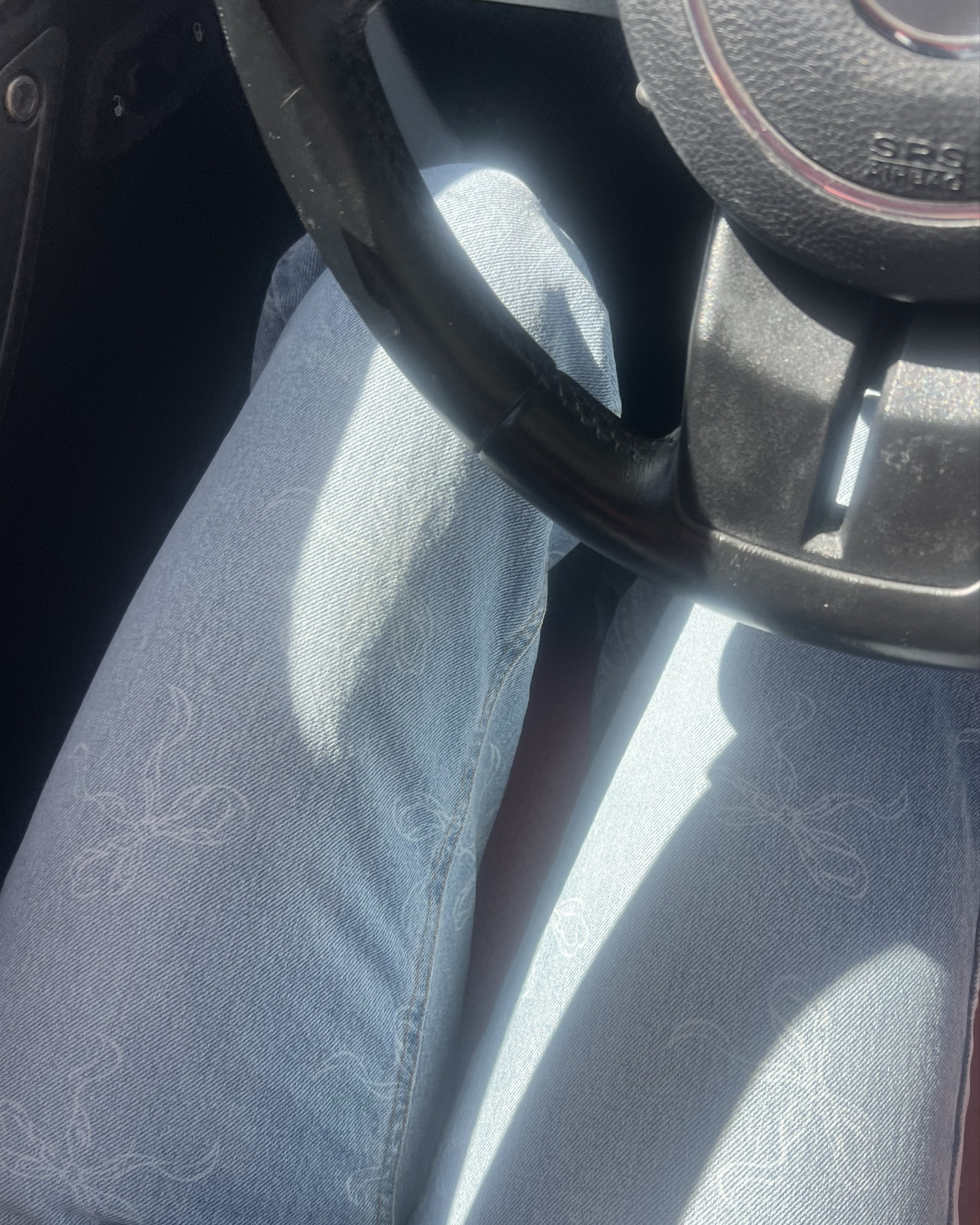 obsessed with these bow jeans!!!! can’t beat this price!!
i’m wearing size 2!! 

#LTKTravel #LTKFindsUnder50 #LTKStyleTip