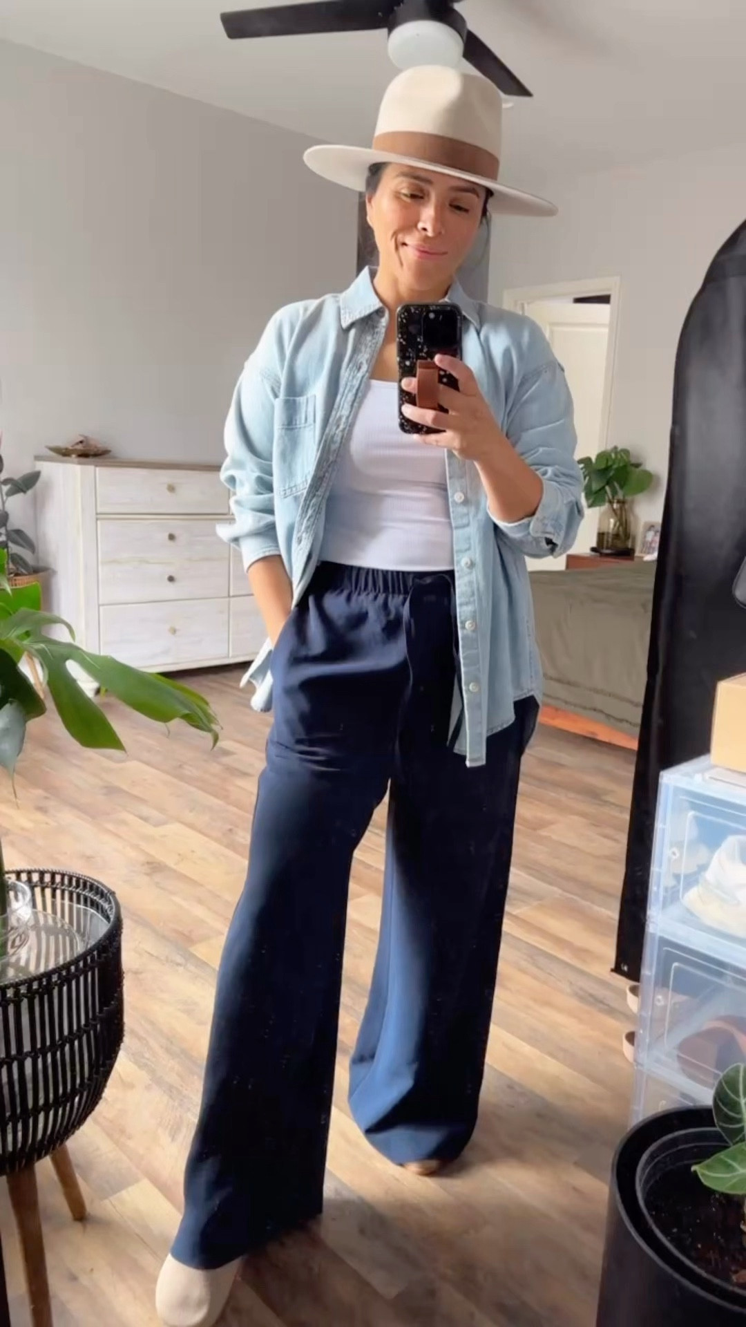 Aritzia’s Lodge pants live up to the hype. You can dress them up or down! Amazing quality!!! 

@Aritzia 




The Lodge Pant™ - Crepette

Aritzia 
Lodge pants
Capsule wardrobe 
Navy pants 
Spring outfits 2026
Denim top
The 80’s comfy denim shirt 
#Aritziaoutfit 

#LTKSaleAlert #LTKootd #LTKWorkwear