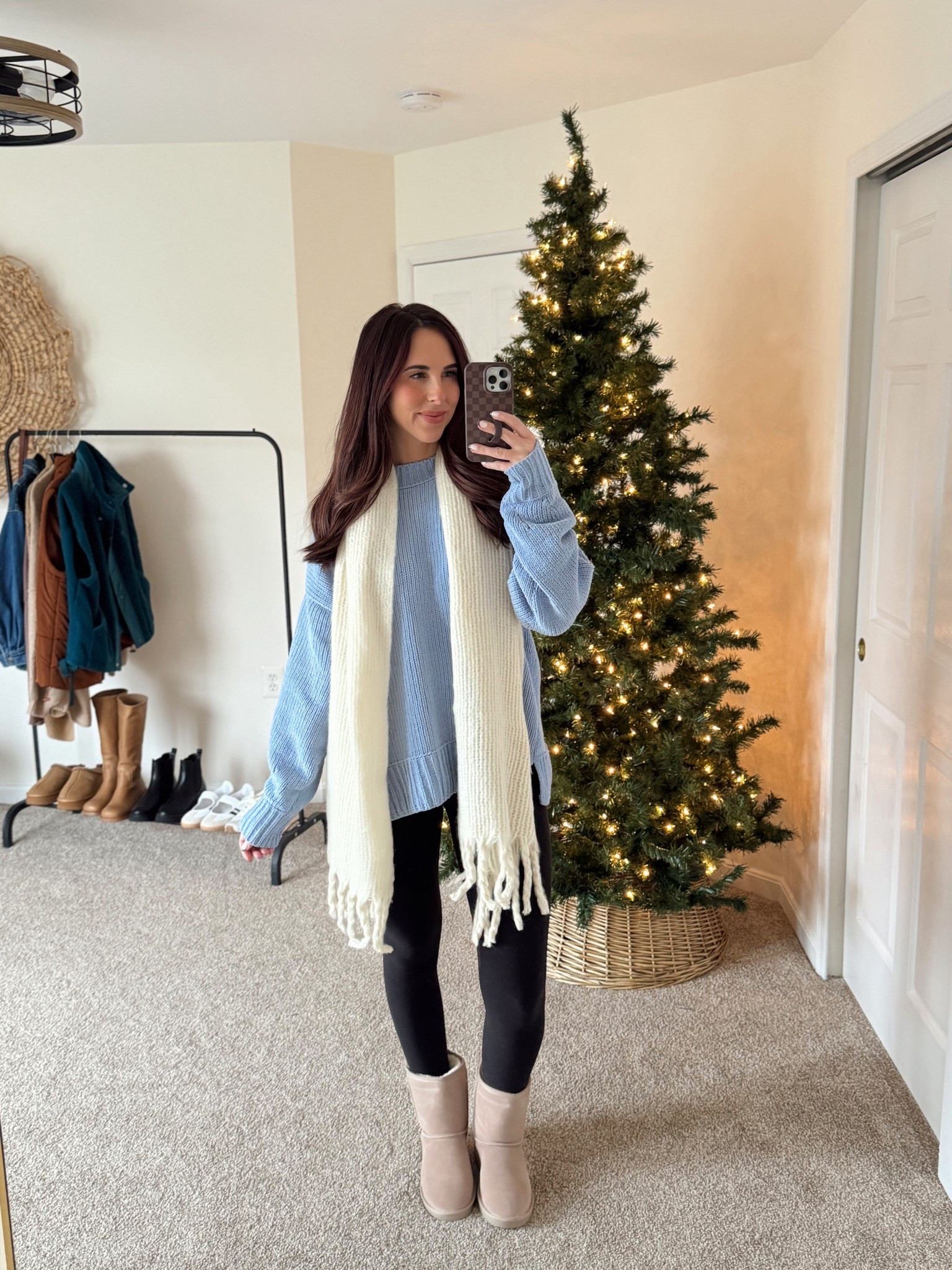 Lowest I’ve seen this sweater on sale!! It’s perfectly oversized, and the Aerie scarf is back in stock too

#LTKHoliday #LTKSaleAlert #LTKootd