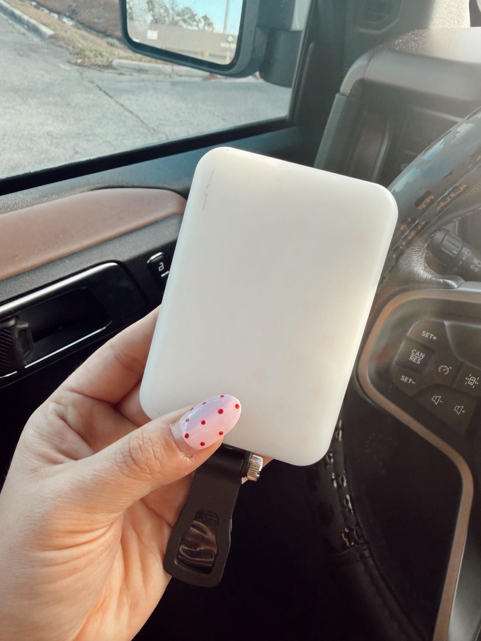 Content creation light, best Amazon purchase I’ve ever made 

#LTKvlog #LTKgrwm #LTKselfcare