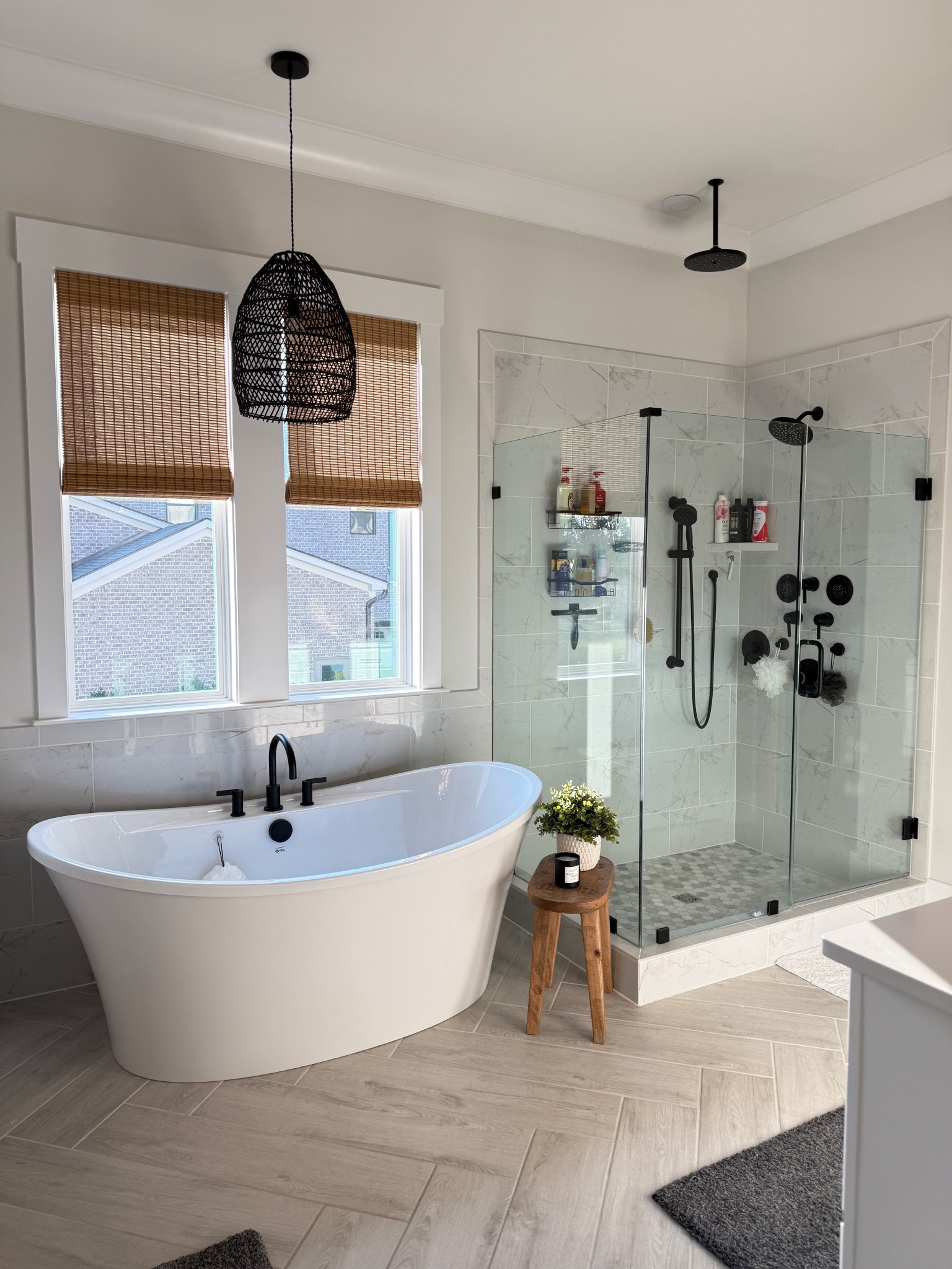 #ad #wayfair #wayfairpartner 
Want to refresh a space in your house? Get everything you need now up to 80% off!Spring Cyber Week has started at @wayfair! Up to 80% off and free shipping site wide! 