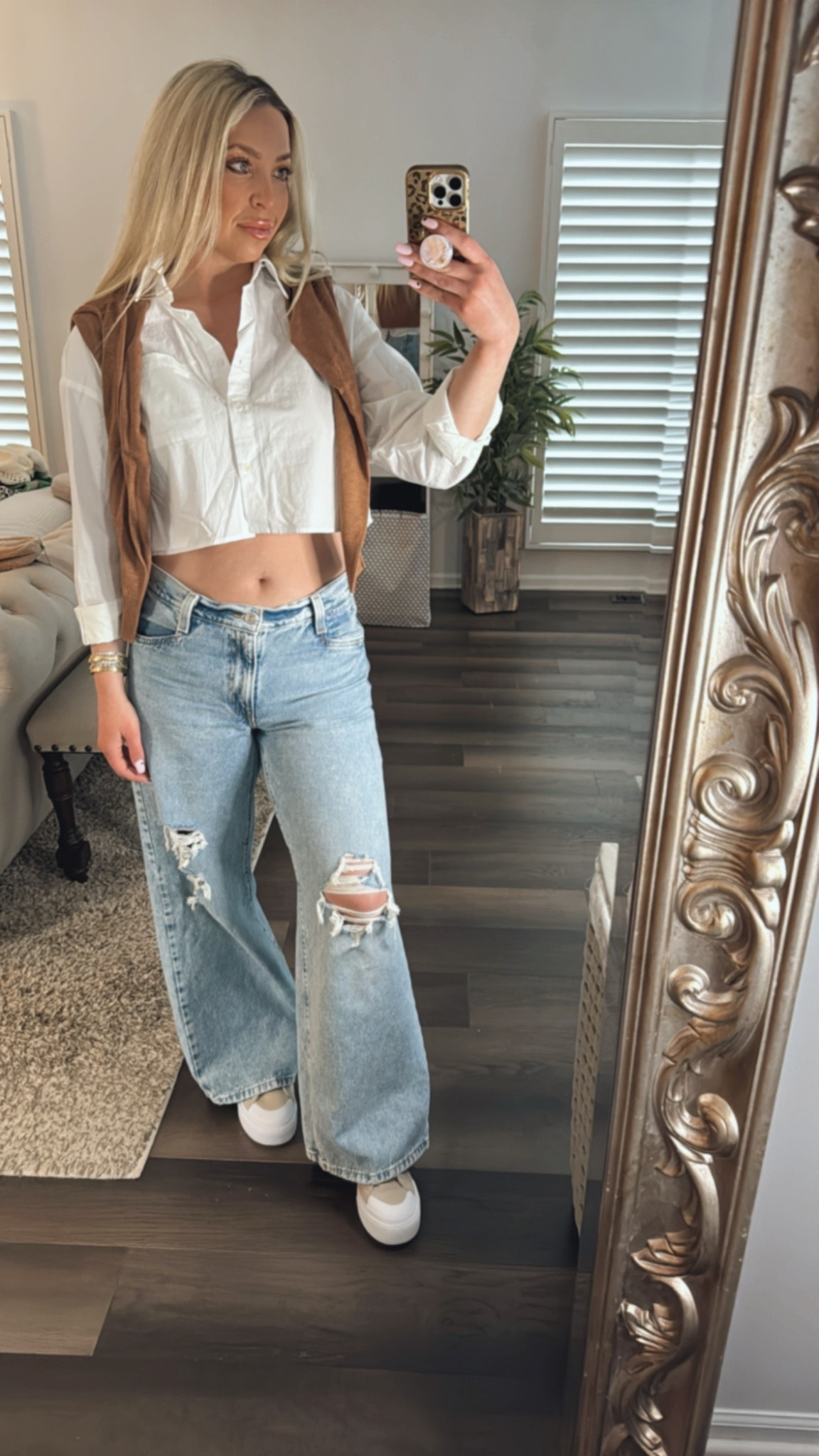 The BEST “baggie” jeans and crop top casual fit for spring!! 

#LTKFindsUnder50 #LTKSeasonal