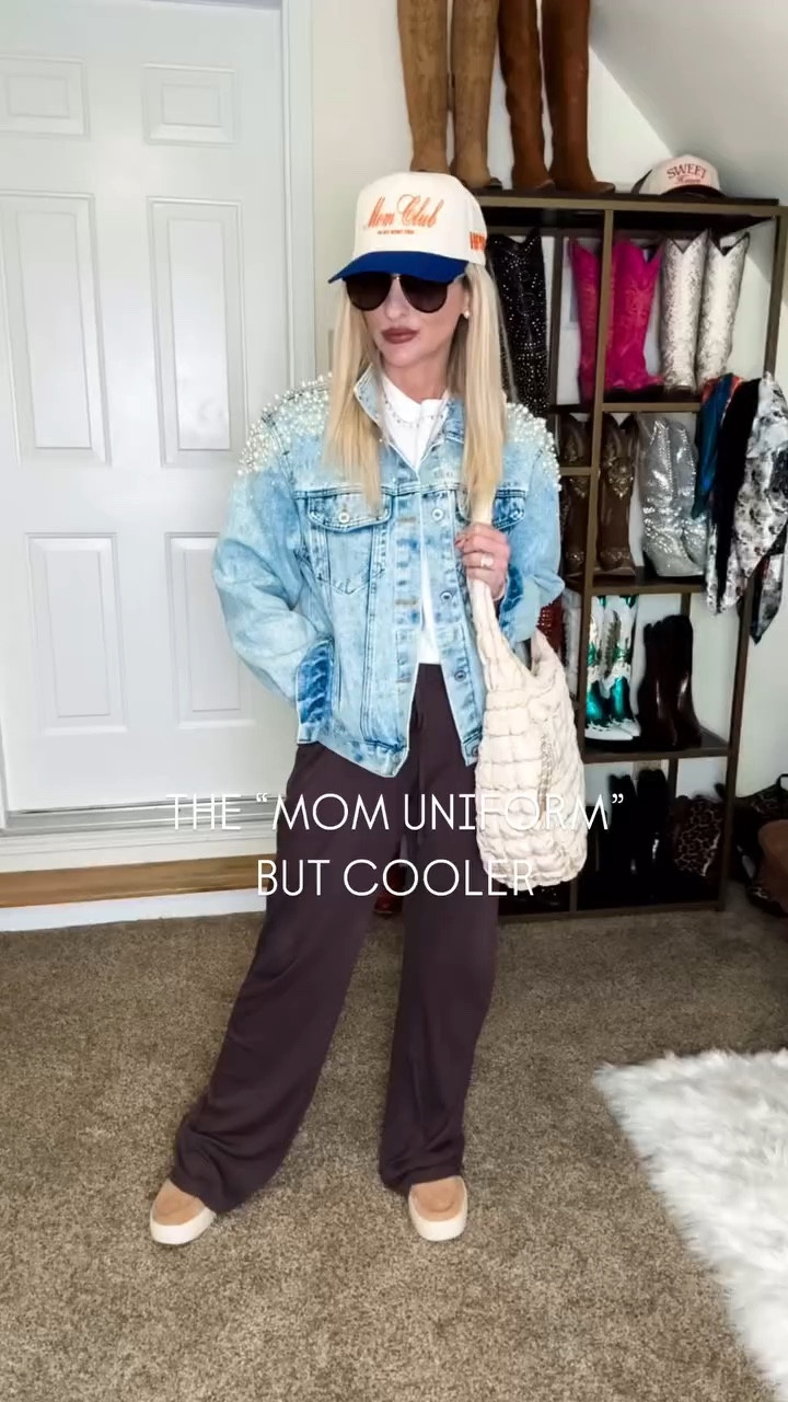 The mom uniform but the cooler version. 

#millenialmom #momlife #momootd #outfitoftheday #momuniform #momfit #momoutfit #outﬁtinspo #outfitinspiration 

#LTKFindsUnder50 #LTKMostLoved #LTKStyleTip