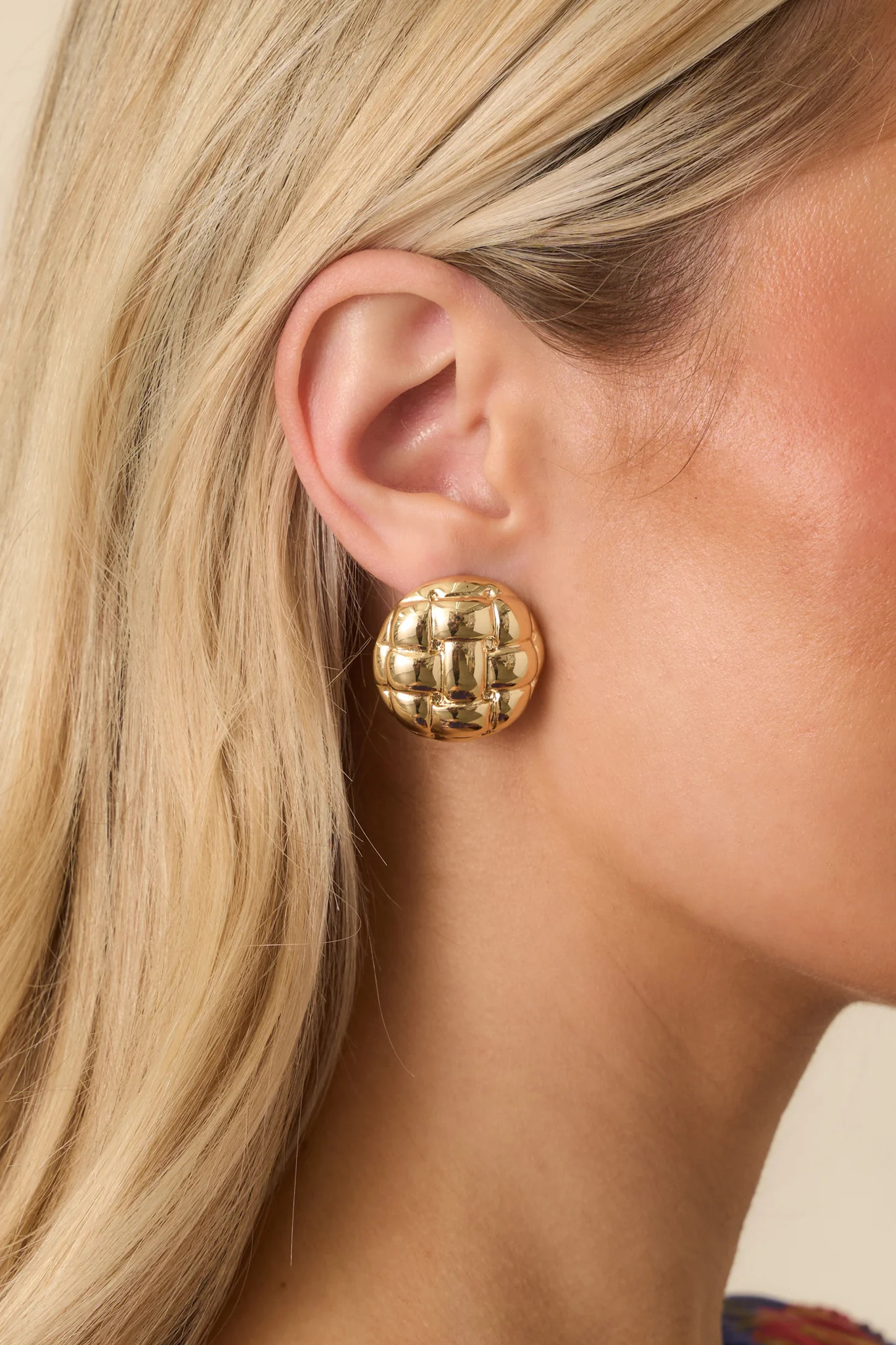 Grace Comes Easy Gold Woven Textured Circle Stud Earrings | Red Dress