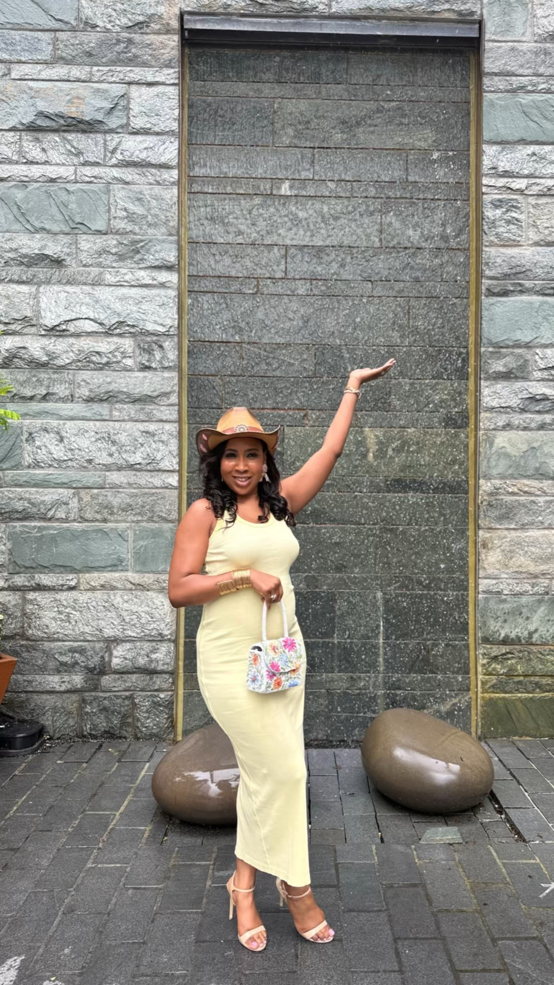 Butter yellow maxi dress vibes 💛
Styled with nude heels, a floral bag, and a touch of cowgirl glam 🤠🌸
Perfect for sunny days, brunch dates, or just feeling fabulous.💋

 #MaxiDressSeason #StyleInspo #CowgirlChic #SpringStyle #ClosetSlay #SummerOutfit

#LTKOver40 #LTKStyleTip #LTKSummerEdit