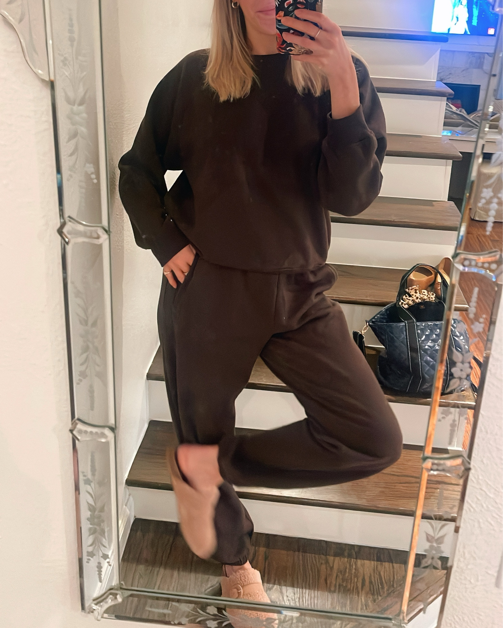 Mahjong uniform! 

M tall in the sweatsuit! 