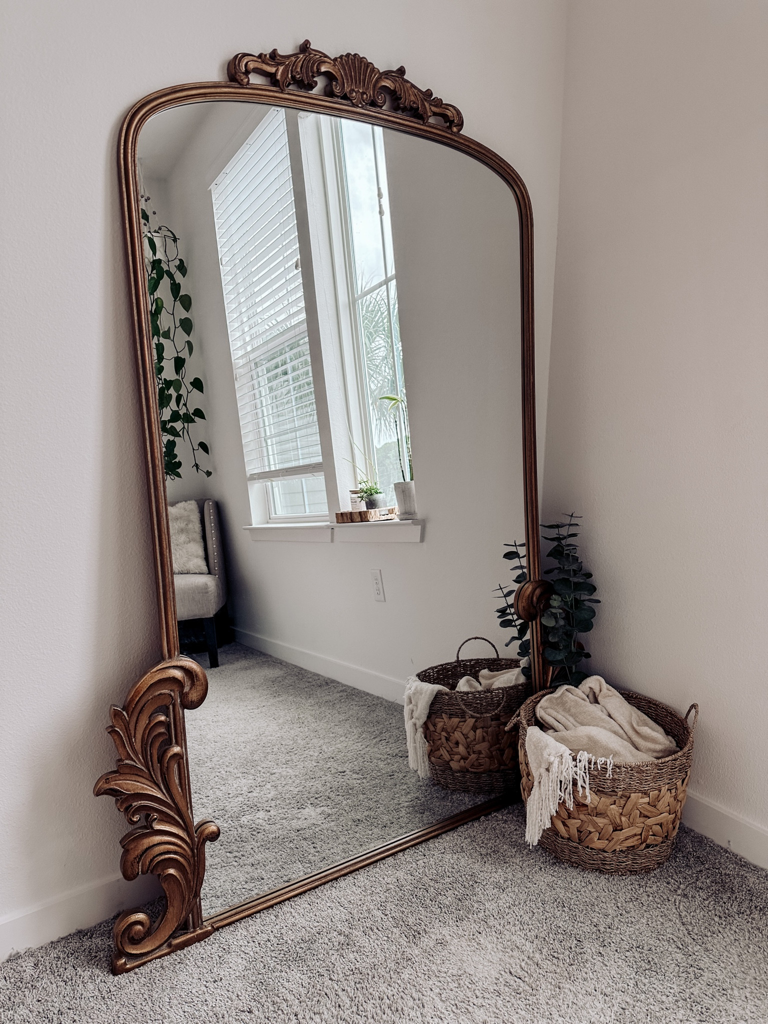 Everyone’s favorite Anthropology dupe mirror is on sale 😍✨

#LTKHolidaySale #LTKHoliday #fulllengthmirror #fallhomedecor #winterhomedecor #mirror #athropologydupemirror #kirklands #goldmirror #tallmirror #goldmirror #mirroraesthetic #bedroomdecor #livingroomdecor #largefloormirror 

#LTKsalealert #LTKhome #LTKstyletip
