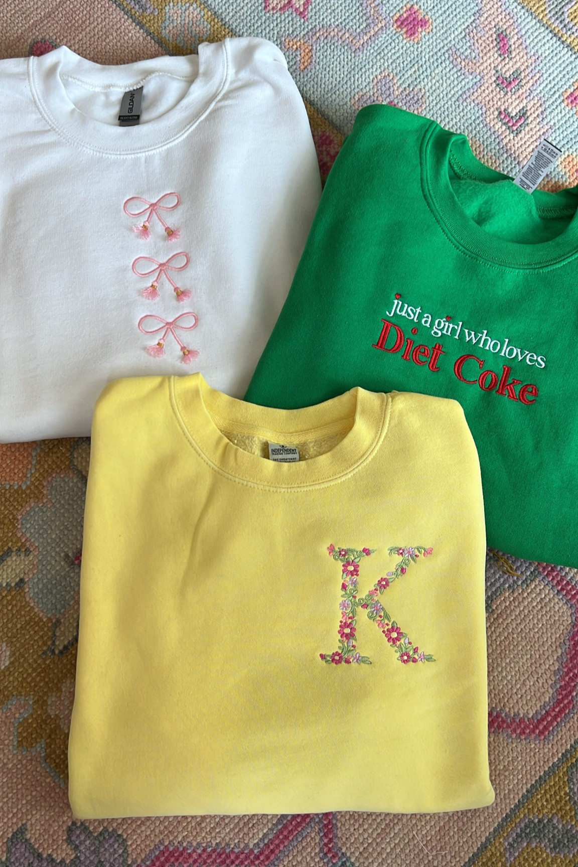 Diet Coke sweatshirt / bow pullover / floral initial pullover / yellow sweatshirt / yellow pullover
Size: medium in all 