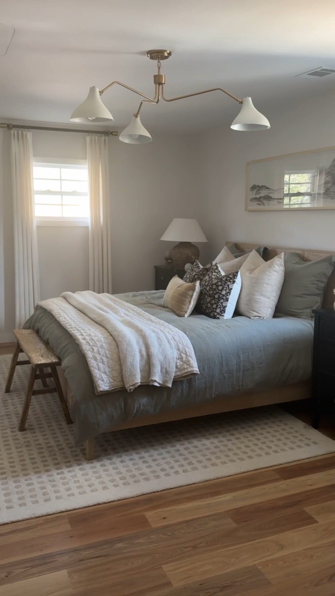 Cozy bedroom decor ideas! Master bedroom, home decor, bedding, bedroom rug, nightstands