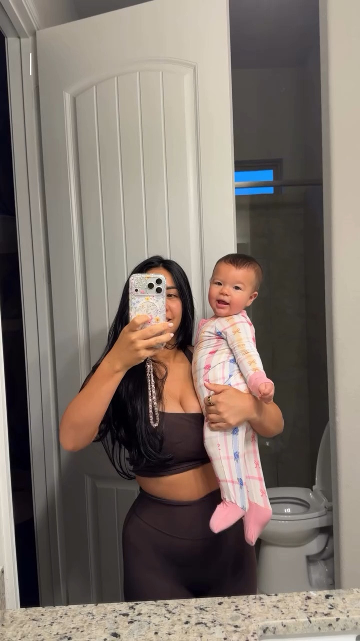 Hope you had the best Friday!!❤️ eye patches that made it through a hot mat Pilates class deserve an award👏

Comment “shop” to get links in video sent to your DM🎀

#morningvlog #realistic #relatable #momlife #vlog ditl, Friday, Pilates, postpartum, mom of 2, morning in my life, skincare, postpartum fitness journey