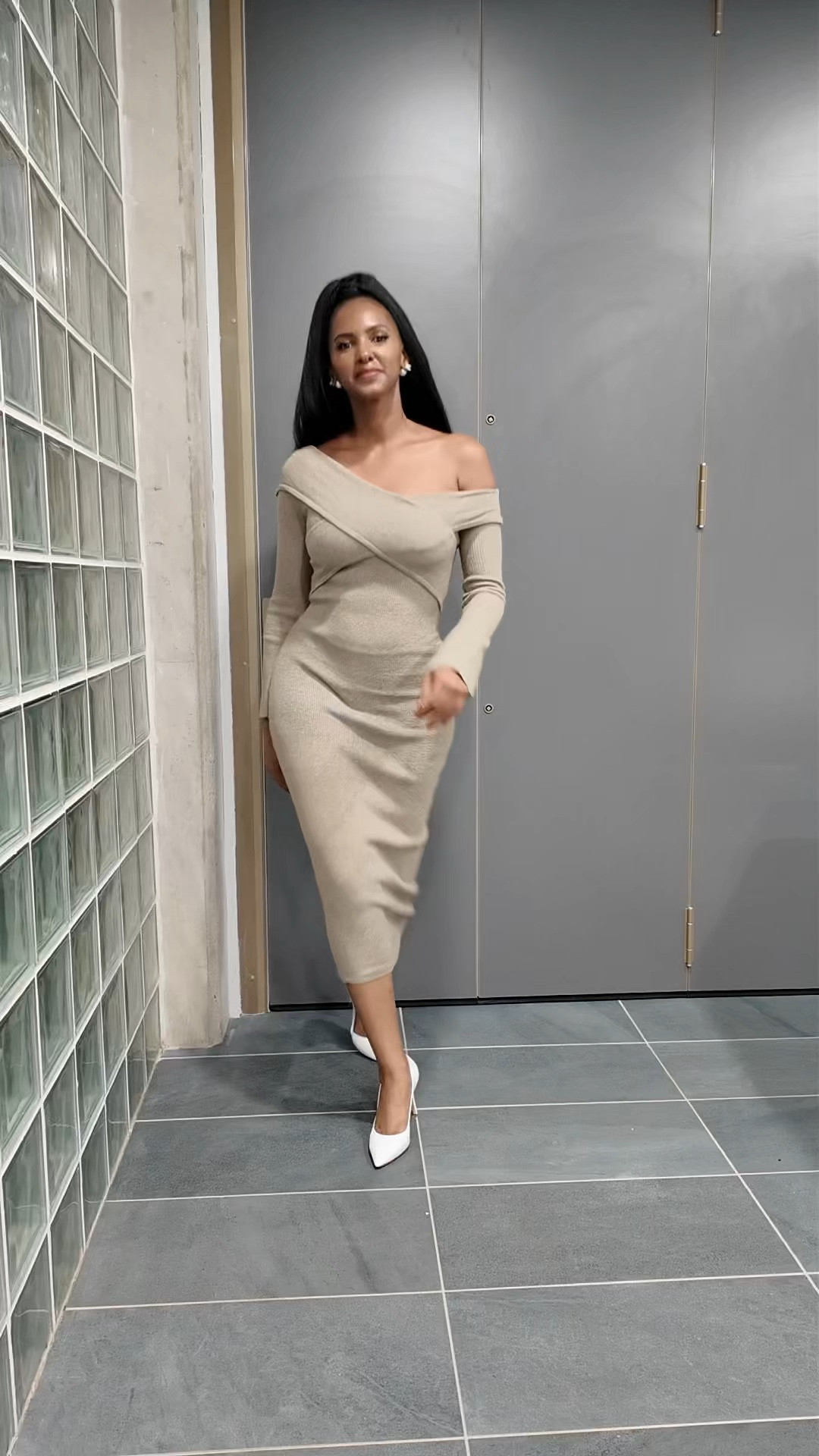 Oatmeal Knit Midi Dress: The Perfect Fit for a Cosy Yet Stylish Look

#LTKautumn #LTKstyletip #LTKeurope