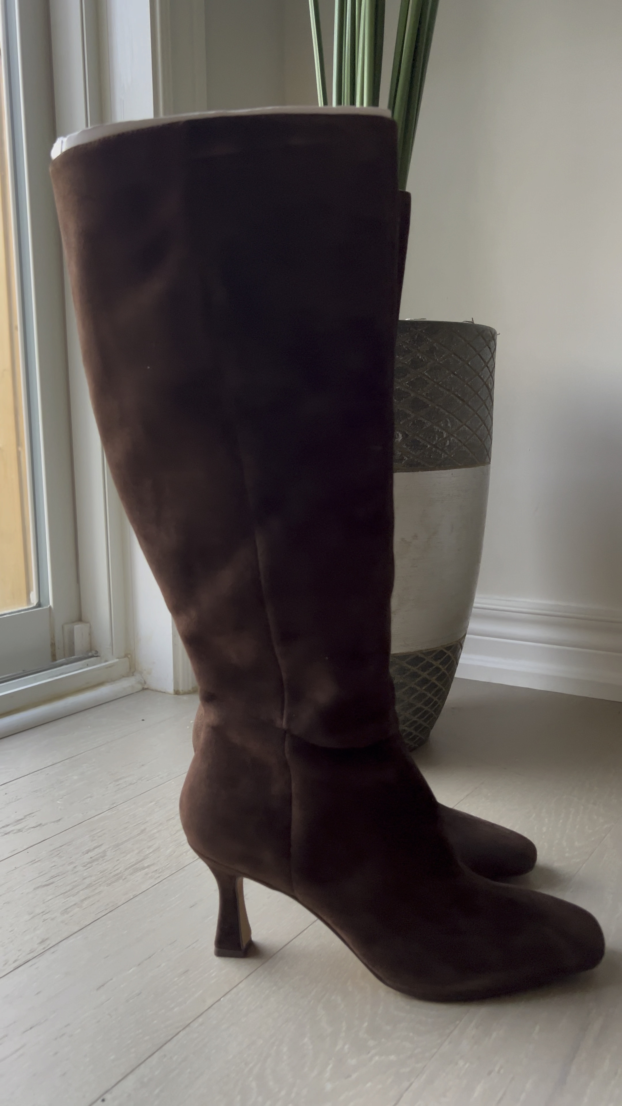 Wide cafe tall brown suede bootts

#LTKShoeCrush #LTKMidsize #LTKStyleTip