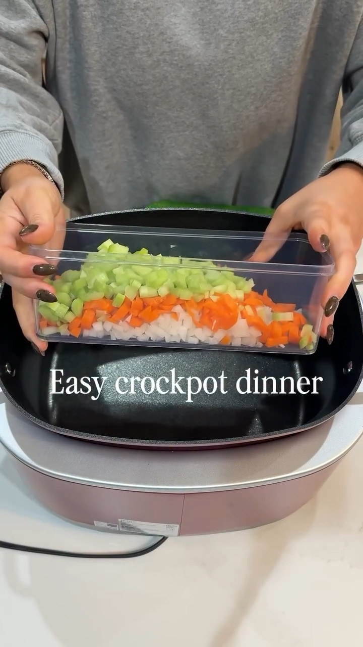 Heres a simple crockpot dinner that was easy to make and takes minimal prep time! shoutout to @simplyjadelife for this recipe! 

How to make: add in
chicken breast
1/2 large yellow onion diced
3-4 whole carrots peeled and diced
3 stalks of celery diced
cream of chicken
cream of celery
packet of kinders garlic and herb chicken
garlic (paste, minced, whatever) measure with youre heart
Tyme
black pepper
2 an a quarter cups of chicken broth
4 tablespoons of buttter 

add all ingredients above to your pot
Mix, cover and cook on low for 6 hours or high for 4

once cooked, take chicken out and shread
put back in with box of gnocchi, spinach and heavy cream (measured with my heart)

cover on high for 30 minutes
serve with fresh parmesan on top and enjoy!