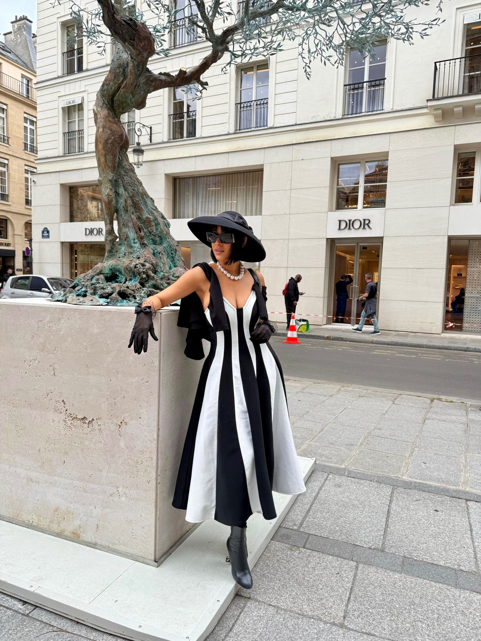 Hat and gloves to complete a elegant look...