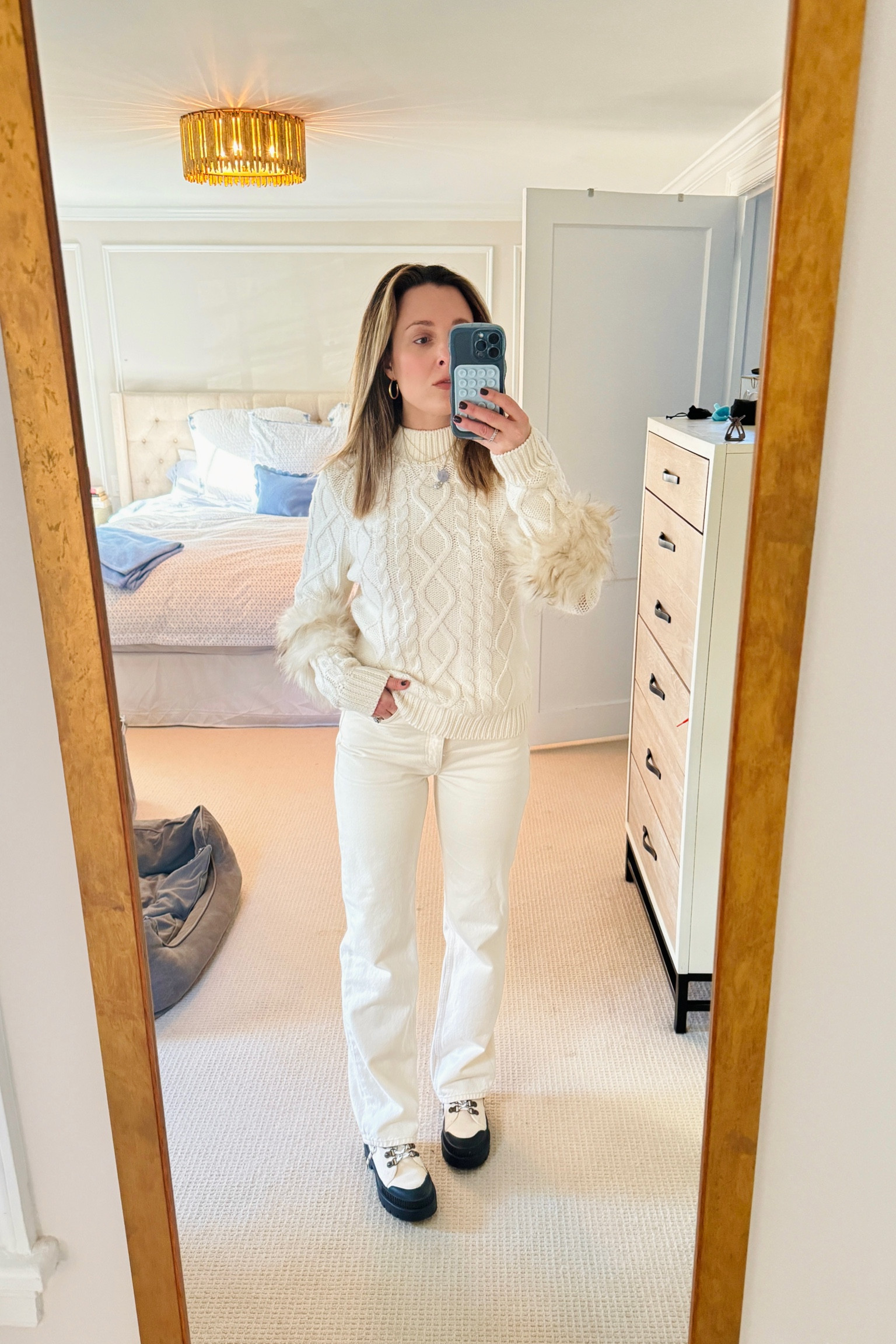 Winter whites are always a good idea ❄️🎿

Sweater is old Elie Tahari (size M)
Jeans are Rag & Bone (size 26)
Lug-sole shoes are H&M

#LTKtravel #LTKSeasonal #LTKstyletip