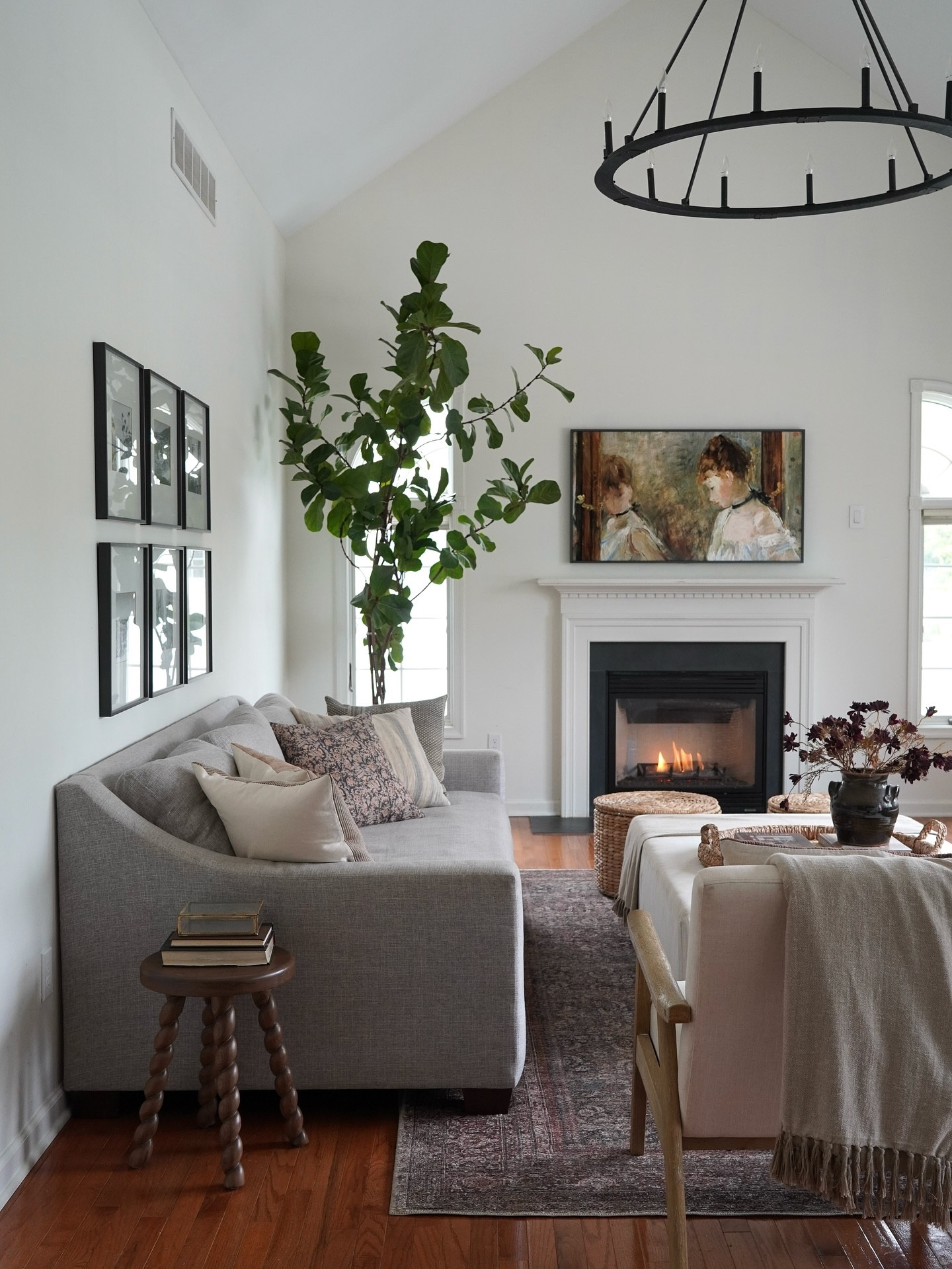 Did a quick rug swap in here featuring this beauty from the new @amberinteriors x @loloirugs launch! This is the Cambria CBR-07 Ocean/Bark Jute. I am obsessed with this rug! The pattern is so classic and elegant and I love the muted colors! Super easy to clean as well since it is a flat pile rug. 

🔗Comment SHOP for the link! 

#amberlewisxloloi #theloloilook #falllivingroom #livingroomdecor #curatedhome #loloirugs