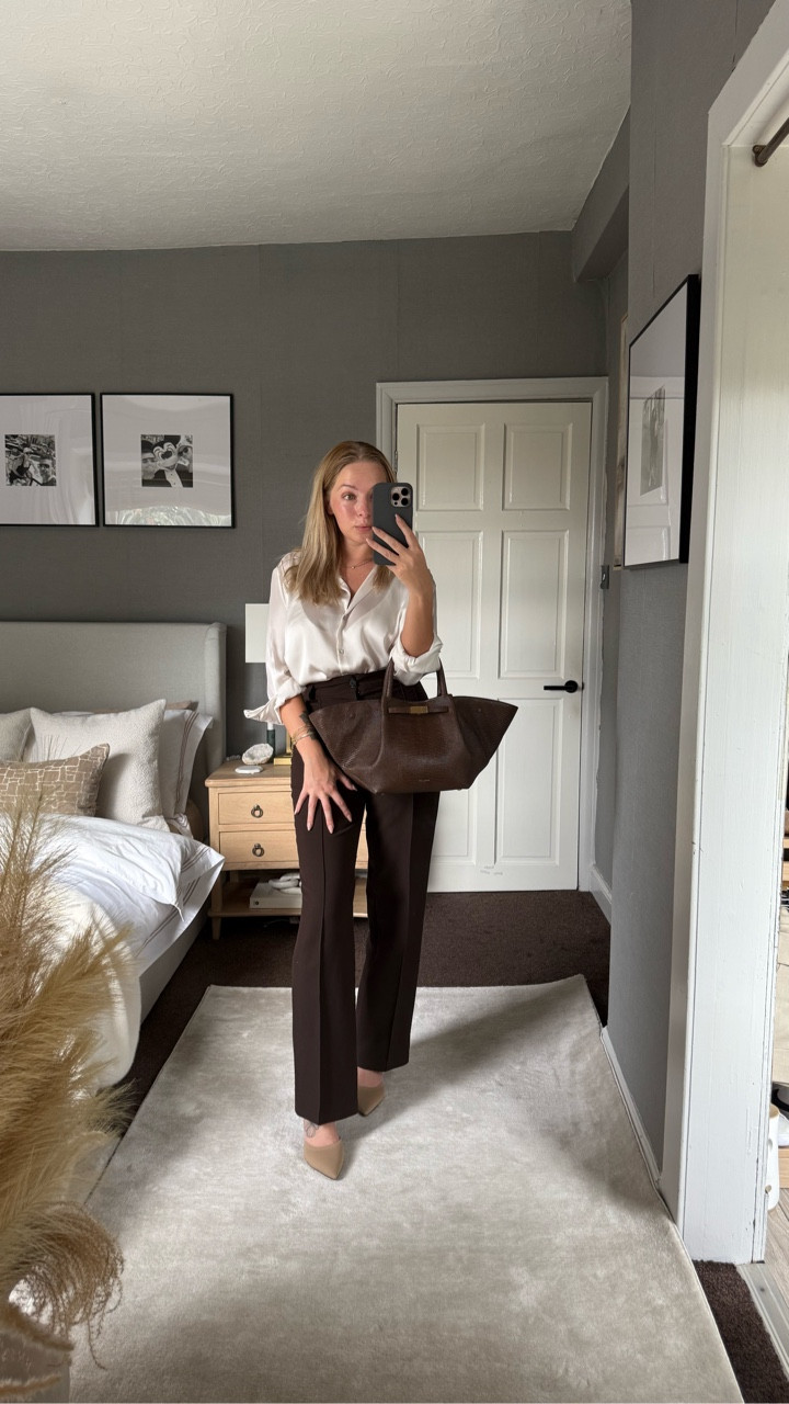“Coffee run or boardroom? Why not both ☕️📈”I can go all day in these shoes 
AD @cosyisland_official 

#cosyisland #cosyislanders #heels #grwn #ɢᴇᴛʀᴇᴀᴅʏᴡɪᴛʜᴍᴇ #ugc #réel #ugcuk #shoes #workwear #workwearstyle #outfitinspiration #ootd #potd #comfyheels #dressyheels #stilettos #dressyshoes #alldayheels #neutralstyle #oldmoneystyle #oldmoneylook #quietluxury #outfitoftoday #workoutfit #officewear #stylishworkwear #leedsblogger #blondebombshell #shoesugc