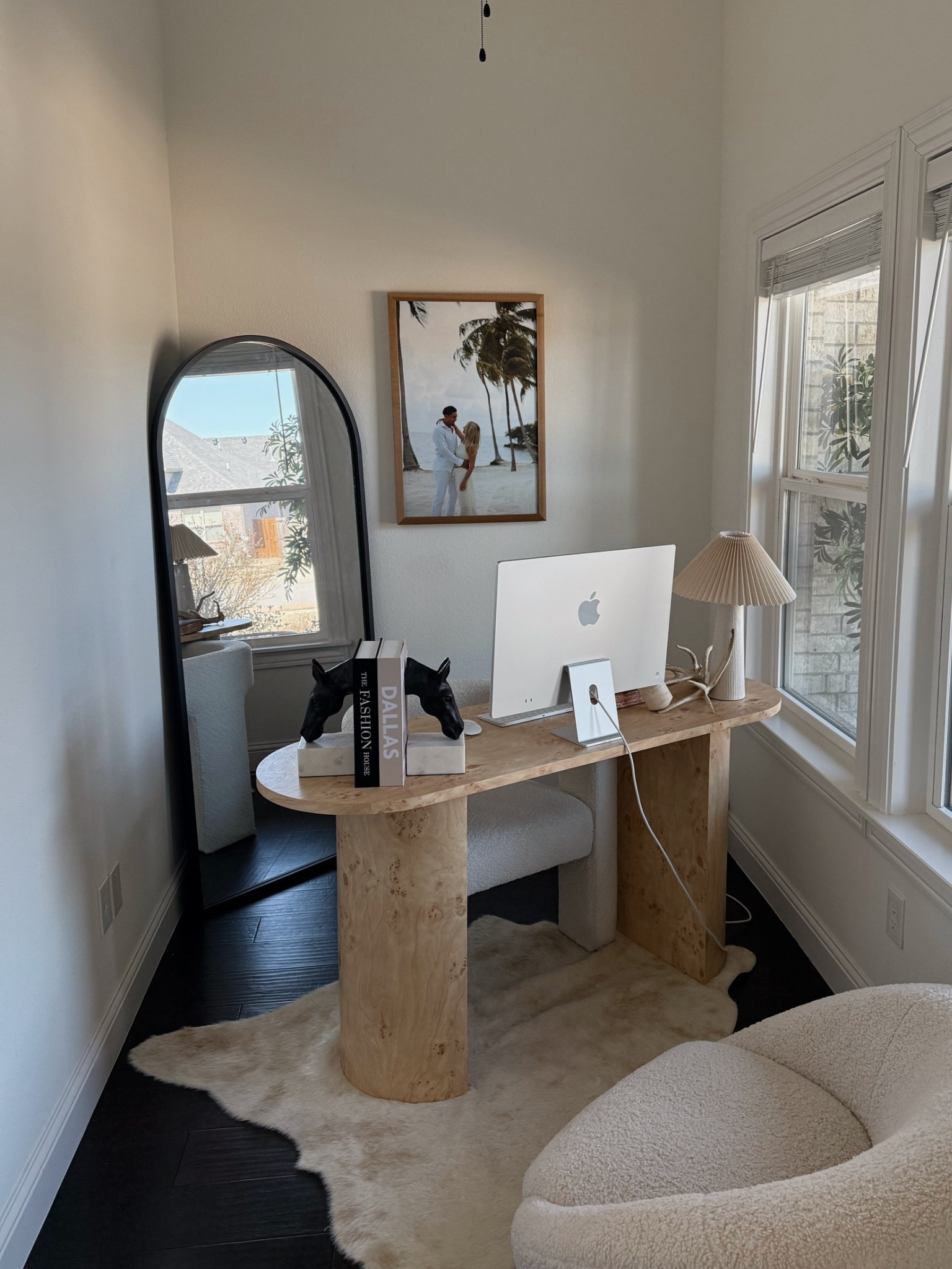office is almost done 🖤
#homedecor
#officedecor

#LTKHome #LTKFamily #LTKFindsUnder50