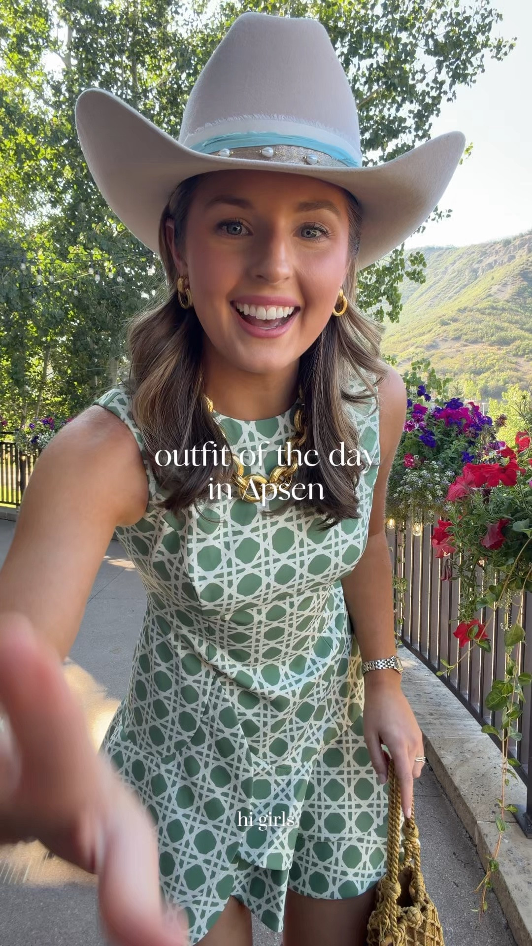 Aspen ootd! Wearing a 2 in dress! Boots are old and purse is vintage - linked similar!
