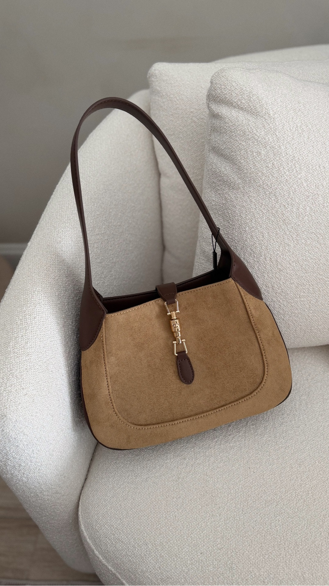 The cutest bag for fall 🍂 and it’s from Amazon 🤎

#amazonfind #amazonfashion #fallbag #fallhandbag #suedebag #suede #lookforless #designerinspired

#LTKSeasonal #LTKootd #LTKSaleAlert