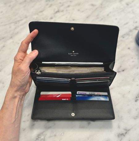 The perfect classic black wallet. 🖤