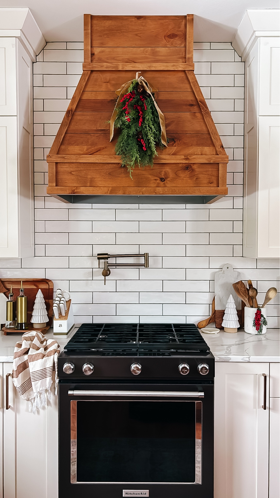 Simple Christmas Kitchen 

#LTKSeasonal #LTKHome #LTKHoliday