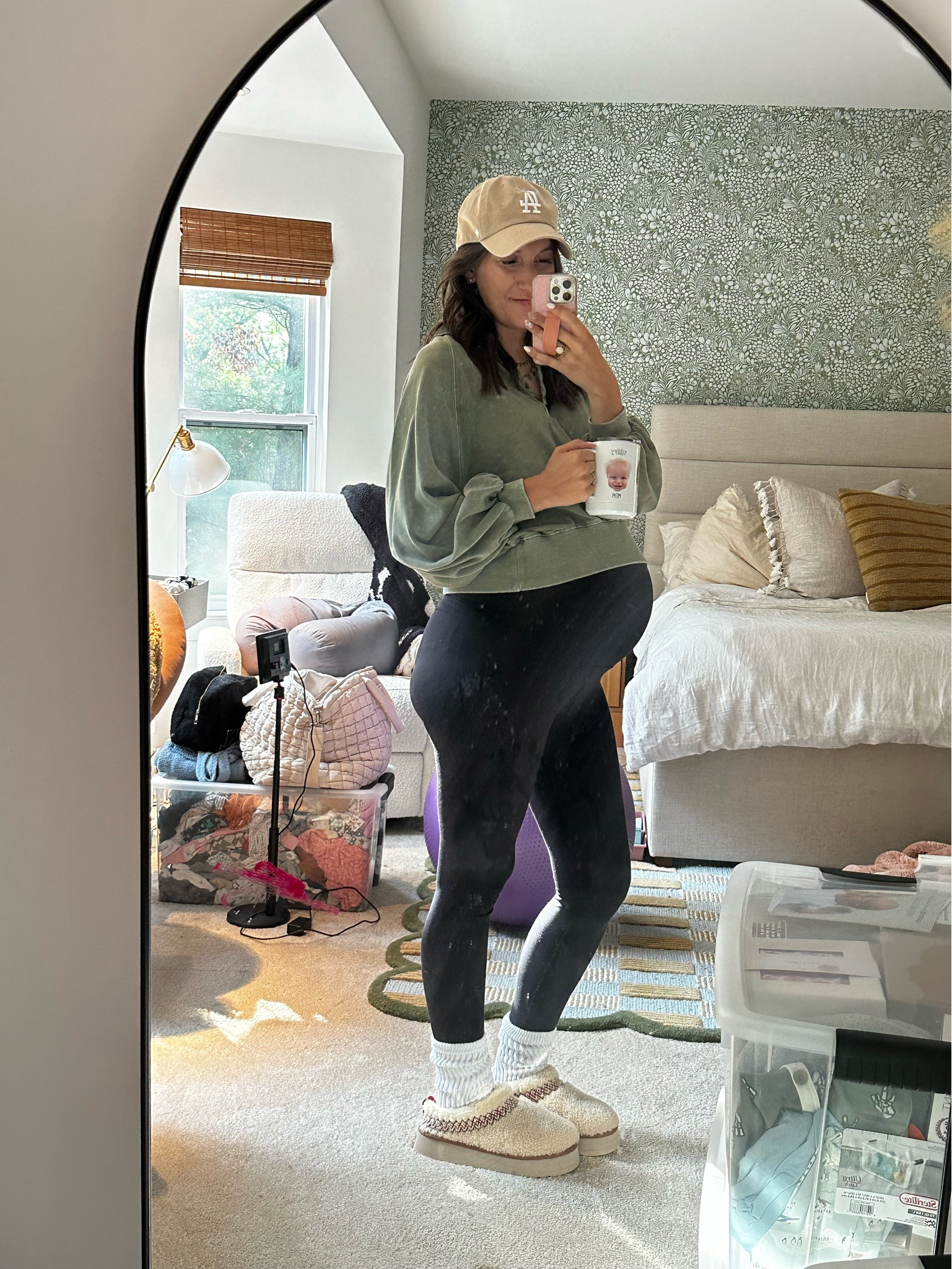 38 weeks— the shelf is in full force!

Top// medium * it is “cropped” so I wear with high waisted leggings over top the bump
Leggings// medium // tts
Slippers // run a little small, maybe size up 0.5 size or 1 size 