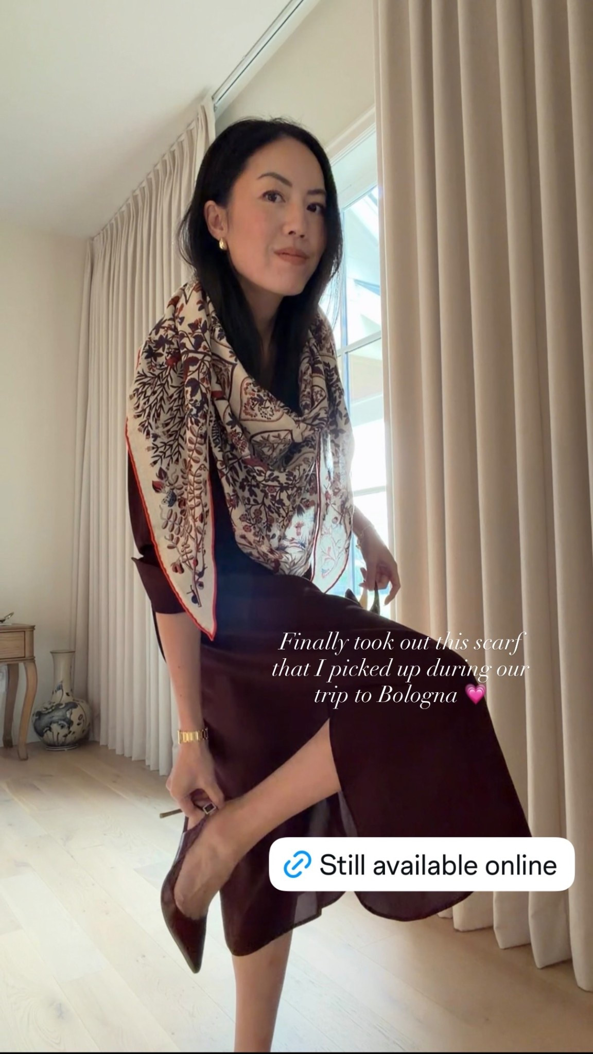 Shop the dress, shoes, and similar scarves here.

#classicstyle
#ootd
#winteroutfit
#holidayoutfit
#cashmerescarf

#LTKSeasonal #LTKgrwm #LTKHoliday