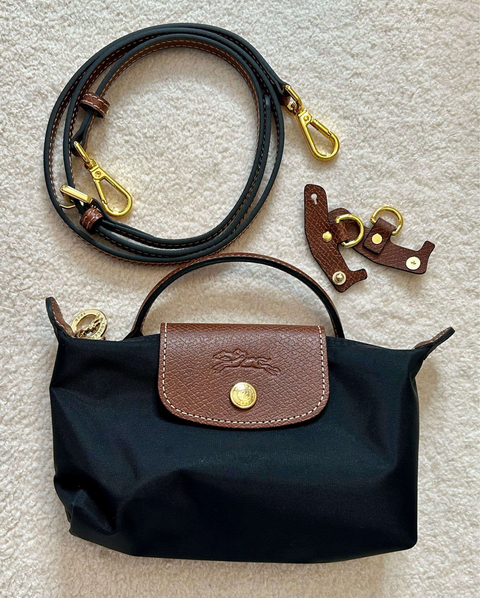 Longchamp pouch 
Added strap 

#LTKSeasonal #LTKBacktoSchool #LTKItBag