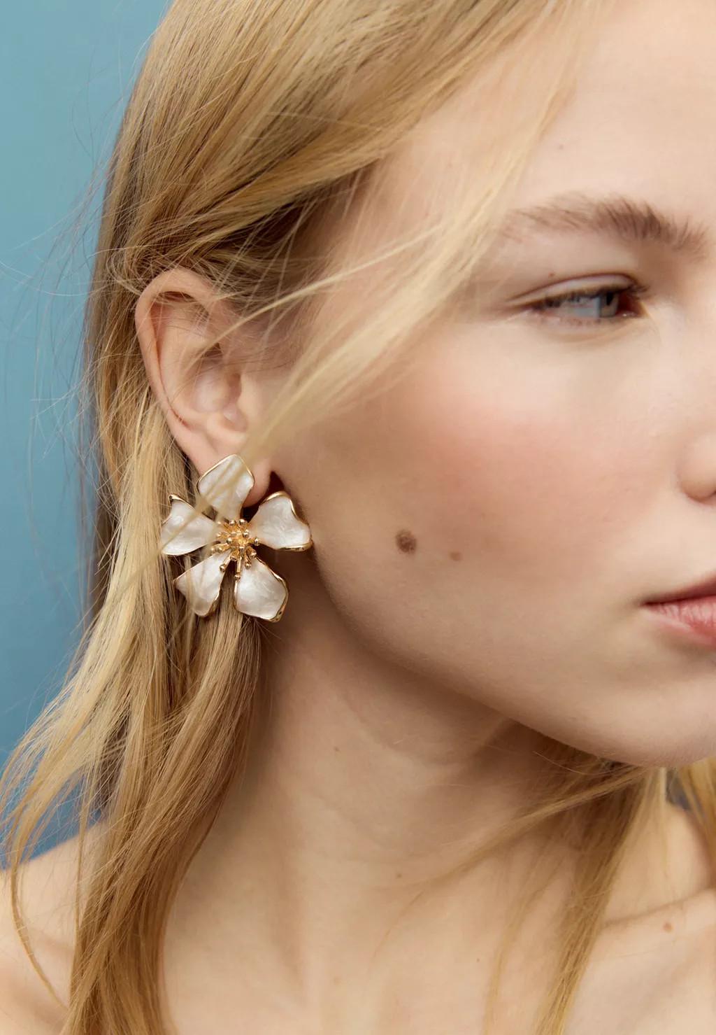 Enamelled flower earrings - Women's Fashion Jewellery | Stradivarius United Kingdom | Stradivarius (UK)