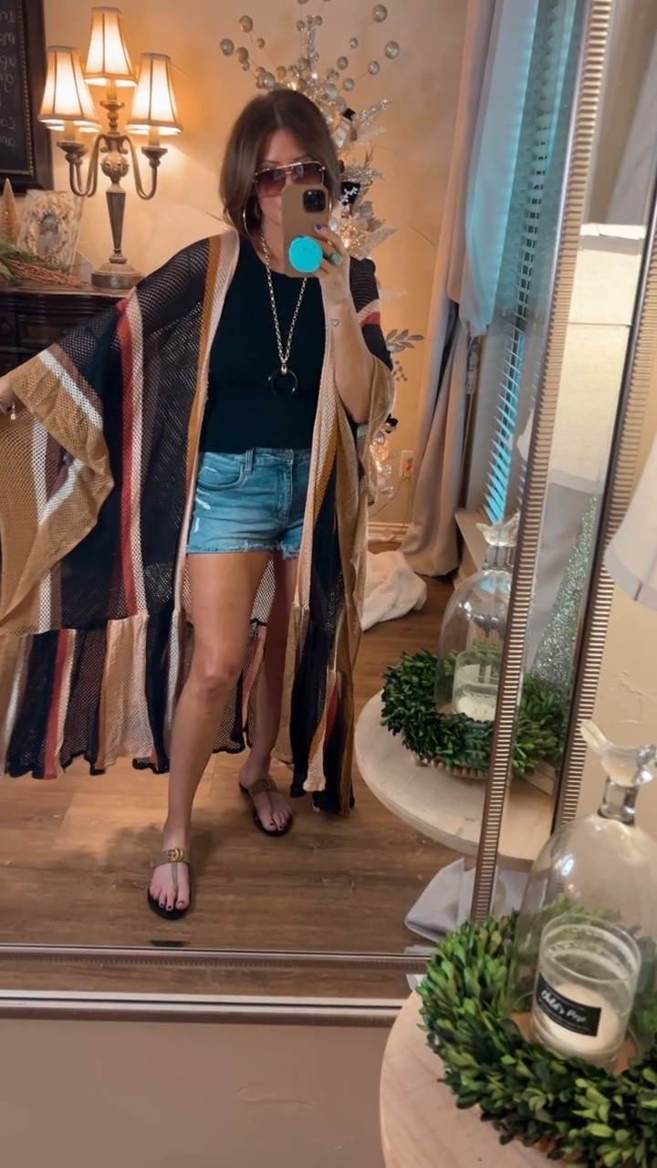 Free People kimono.  

#LTKtravel #LTKstyletip #LTKover40