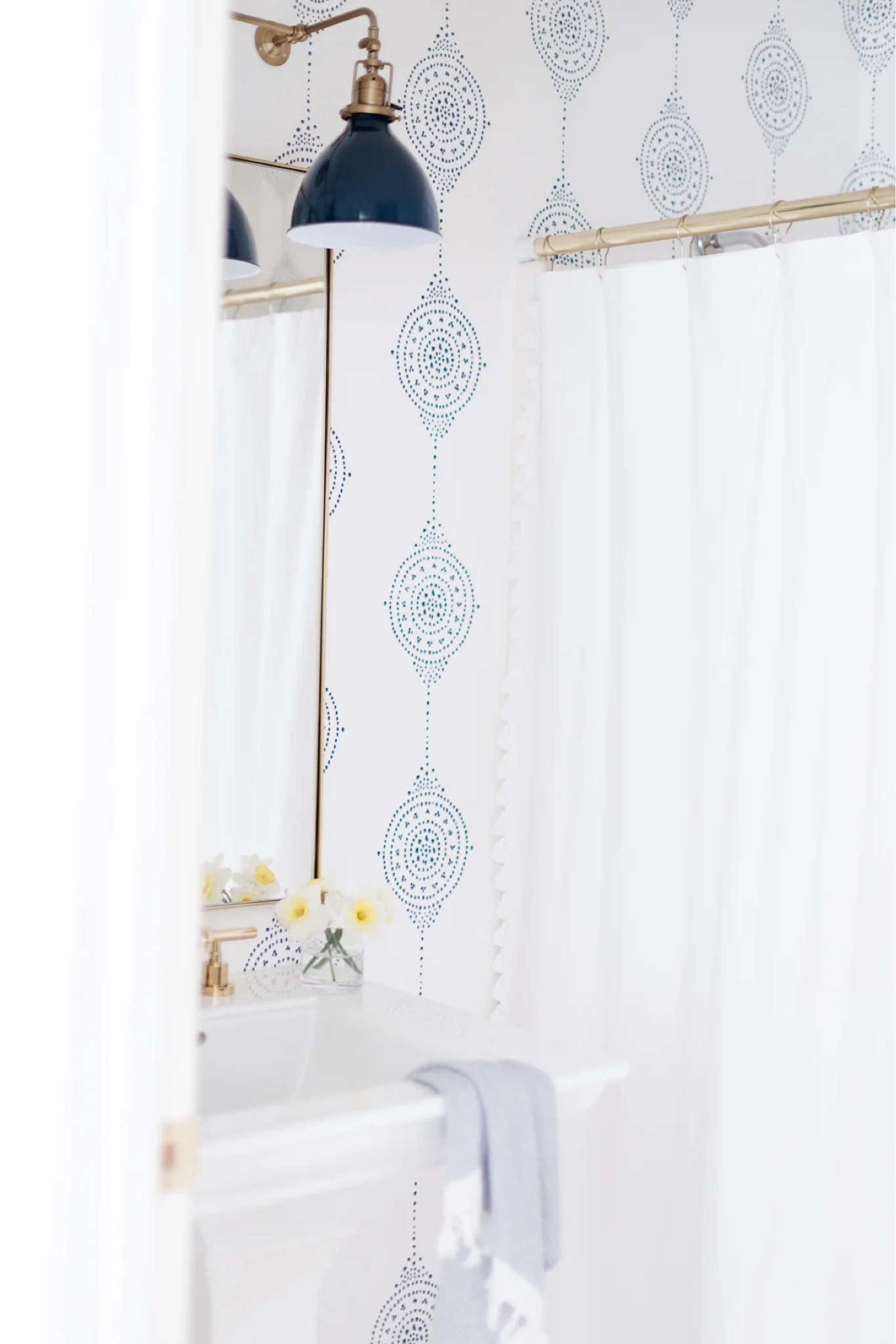 Save on Serena & Lily’s wallpaper now!!!

#LTKSaleAlert #LTKStyleTip #LTKHome